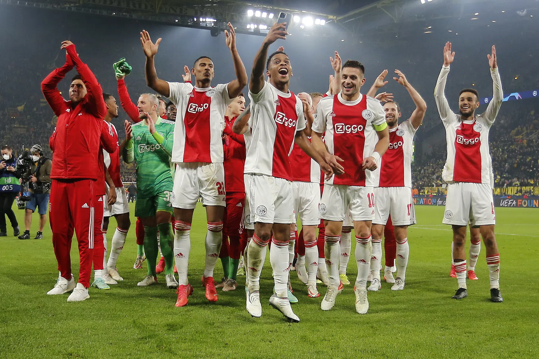 Van Hooijdonk haalt Ten Hag onderuit: 'Het is 80/20, niet 50/50'