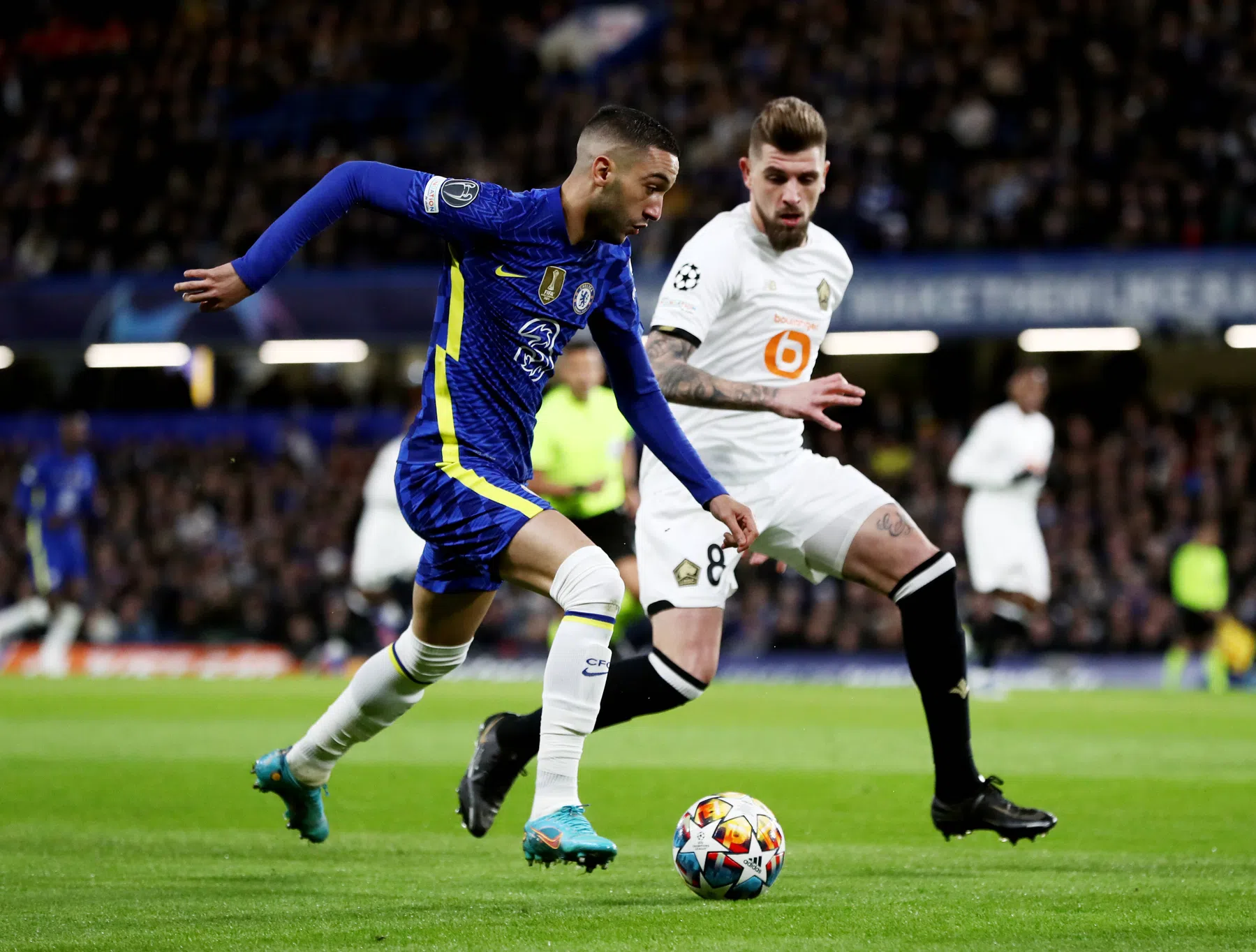Zorgen om Ziyech: met een grimas van het veld