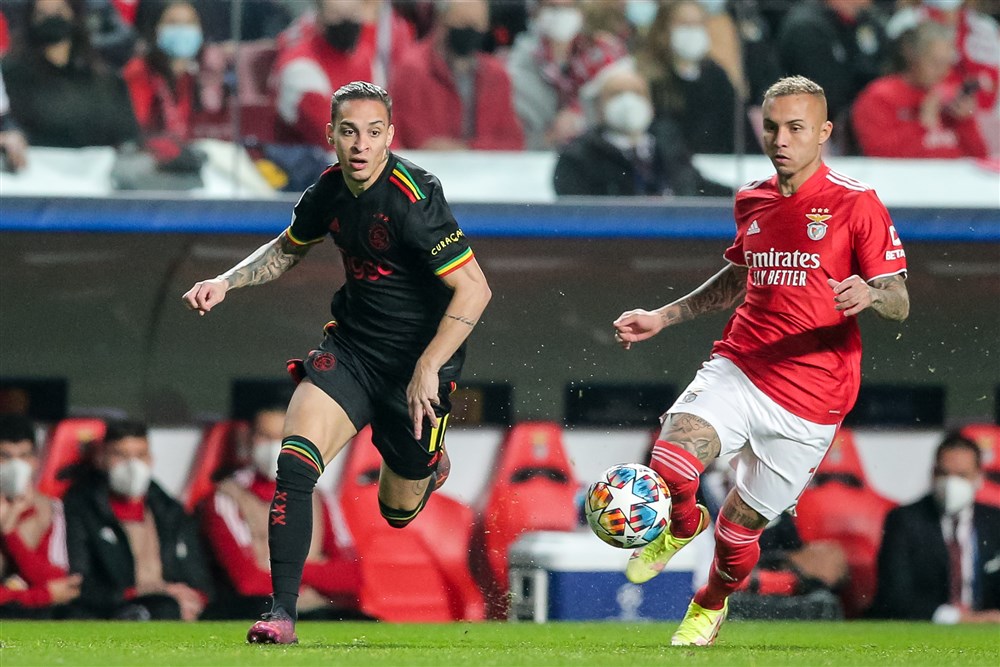 Antony ontsnapt na kopstootbeweging aan zeker lijkende rode kaart