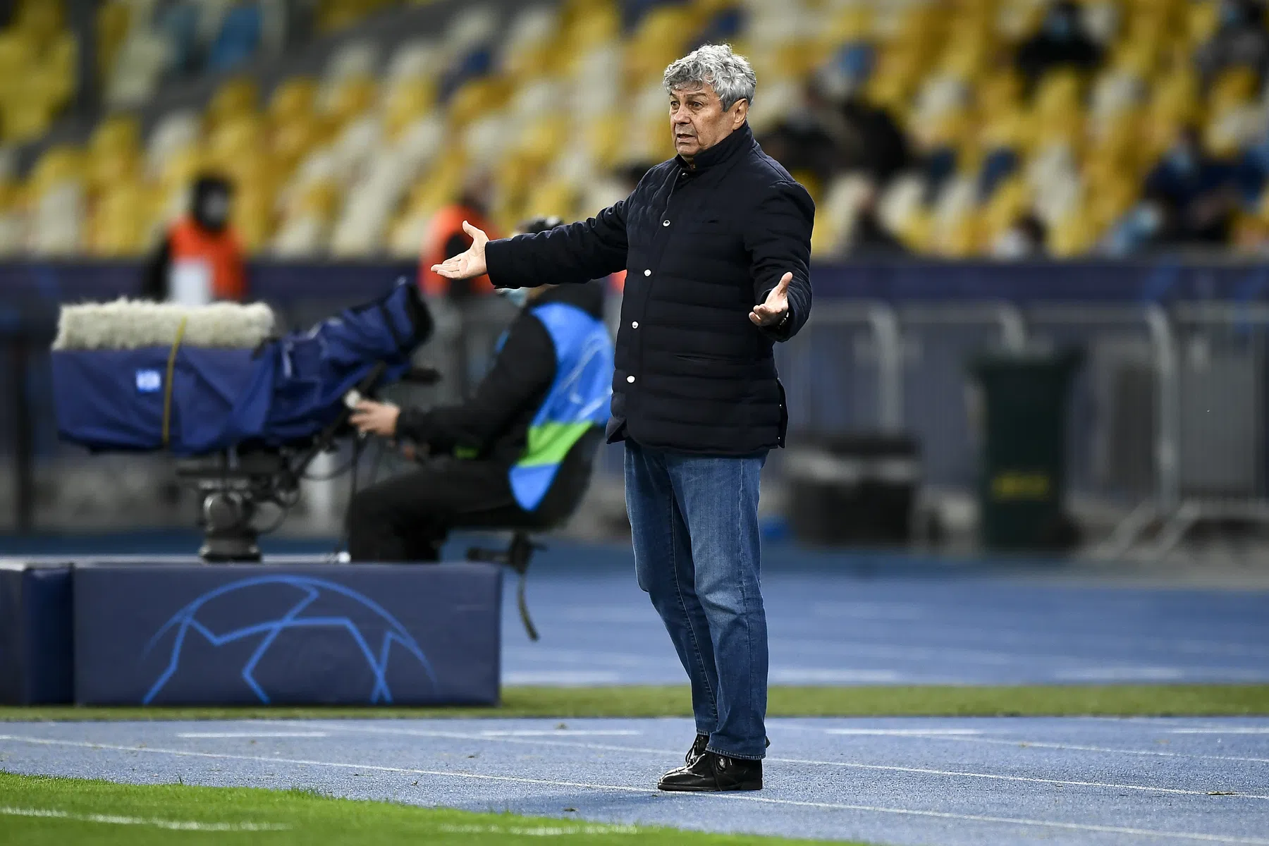 Trainers Dinamo Kiev en Shakhtar bleven in Oekraïne: 'Ben geen lafaard'