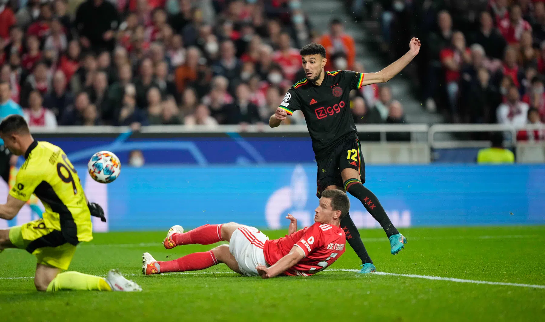 Mazraoui na intense CL-avond: 'Zwaarste duel van deze Europese campagne'