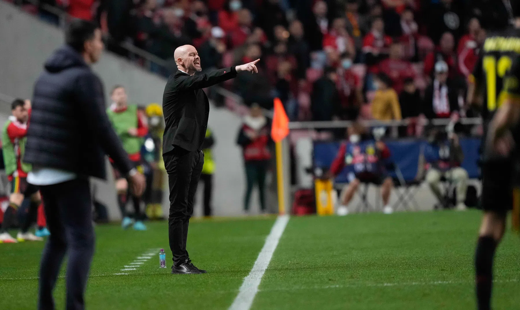 Ten Hag wil niets weten van PSV-vergelijking en gaat in op situatie Martínez