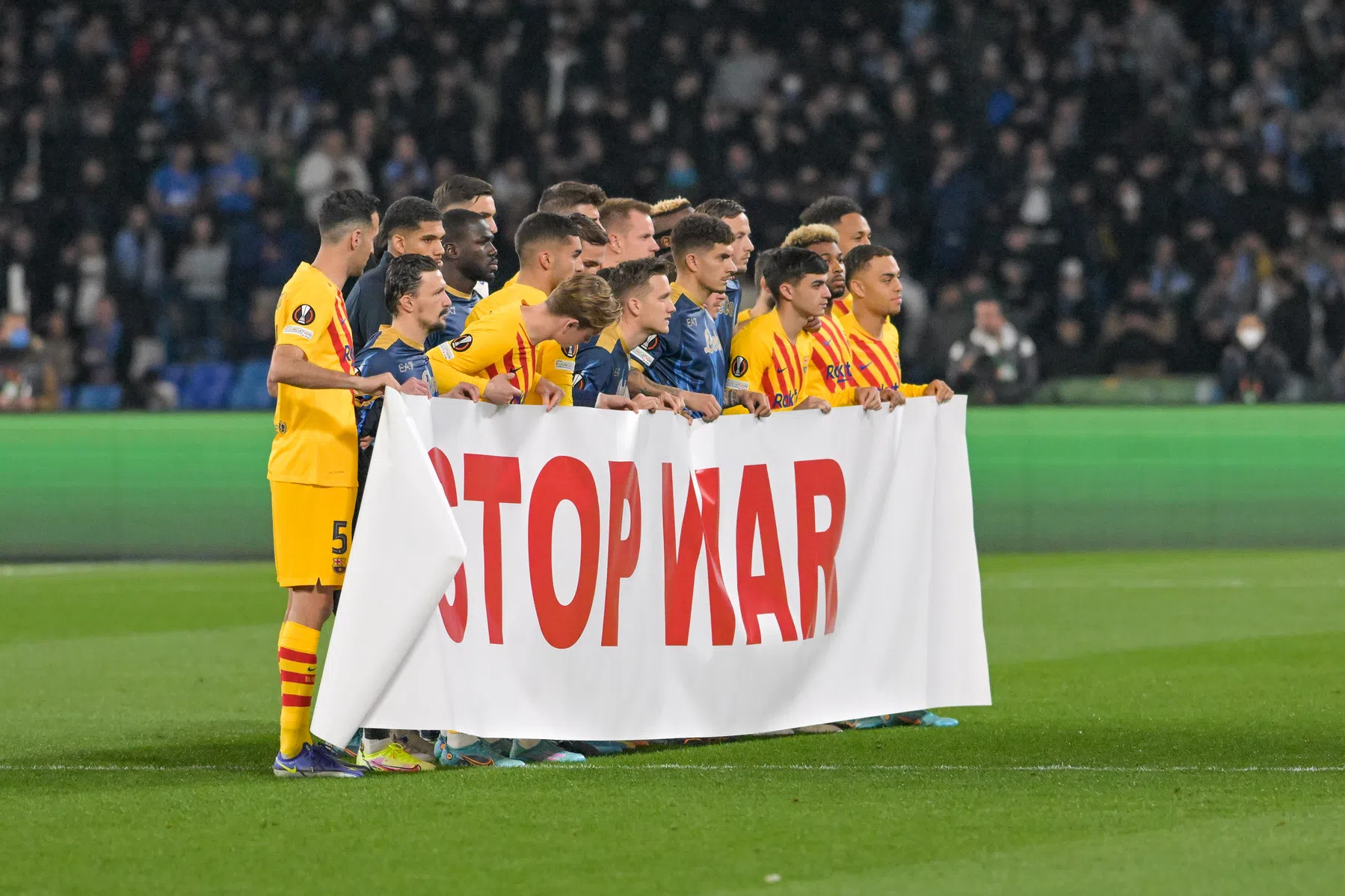 Van Barcelona tot De Roon: voetbalwereld steunt Oekraïne