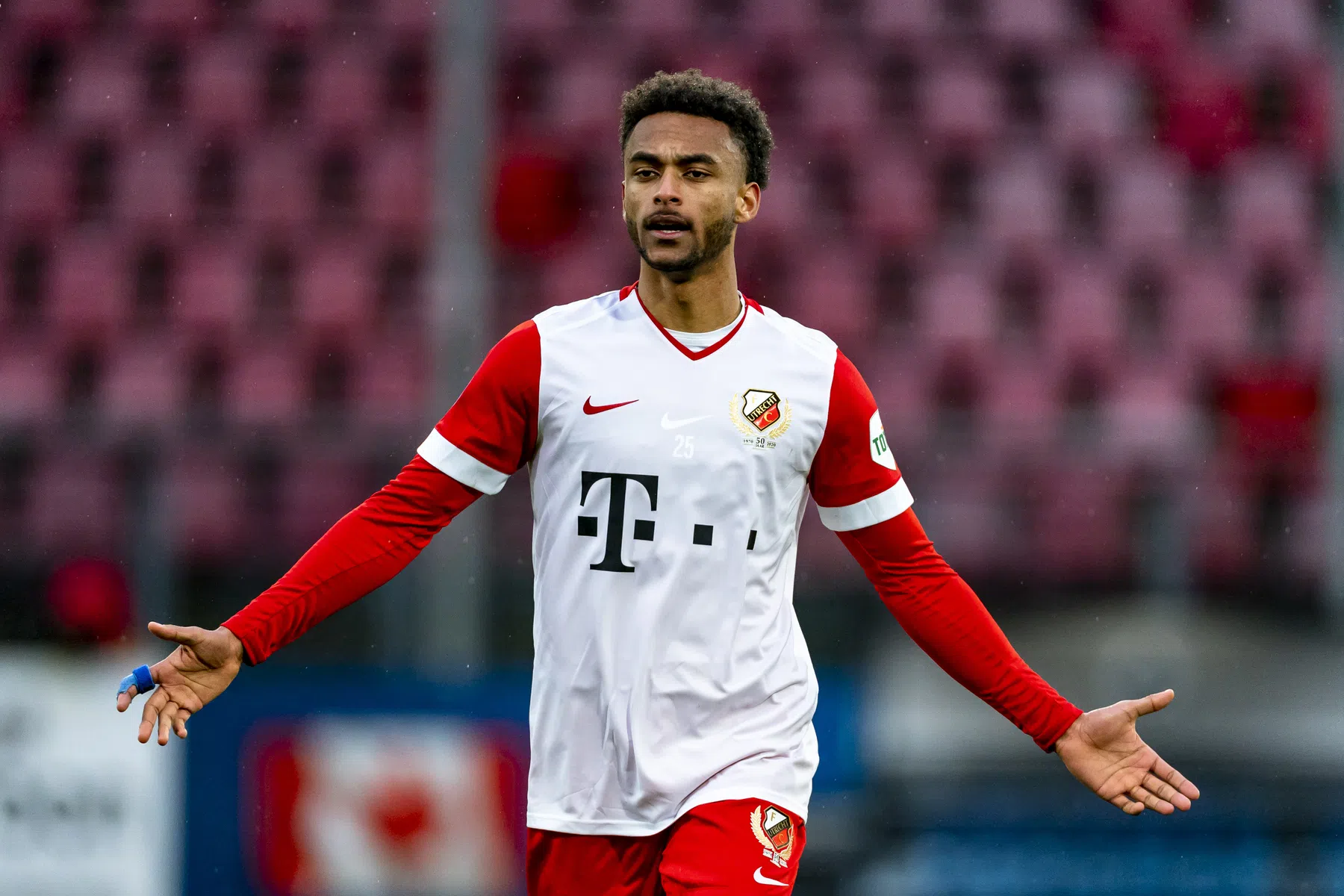 De nieuwe Tommy St. Jago is een beest: 'Vier uur per dag in de gym'