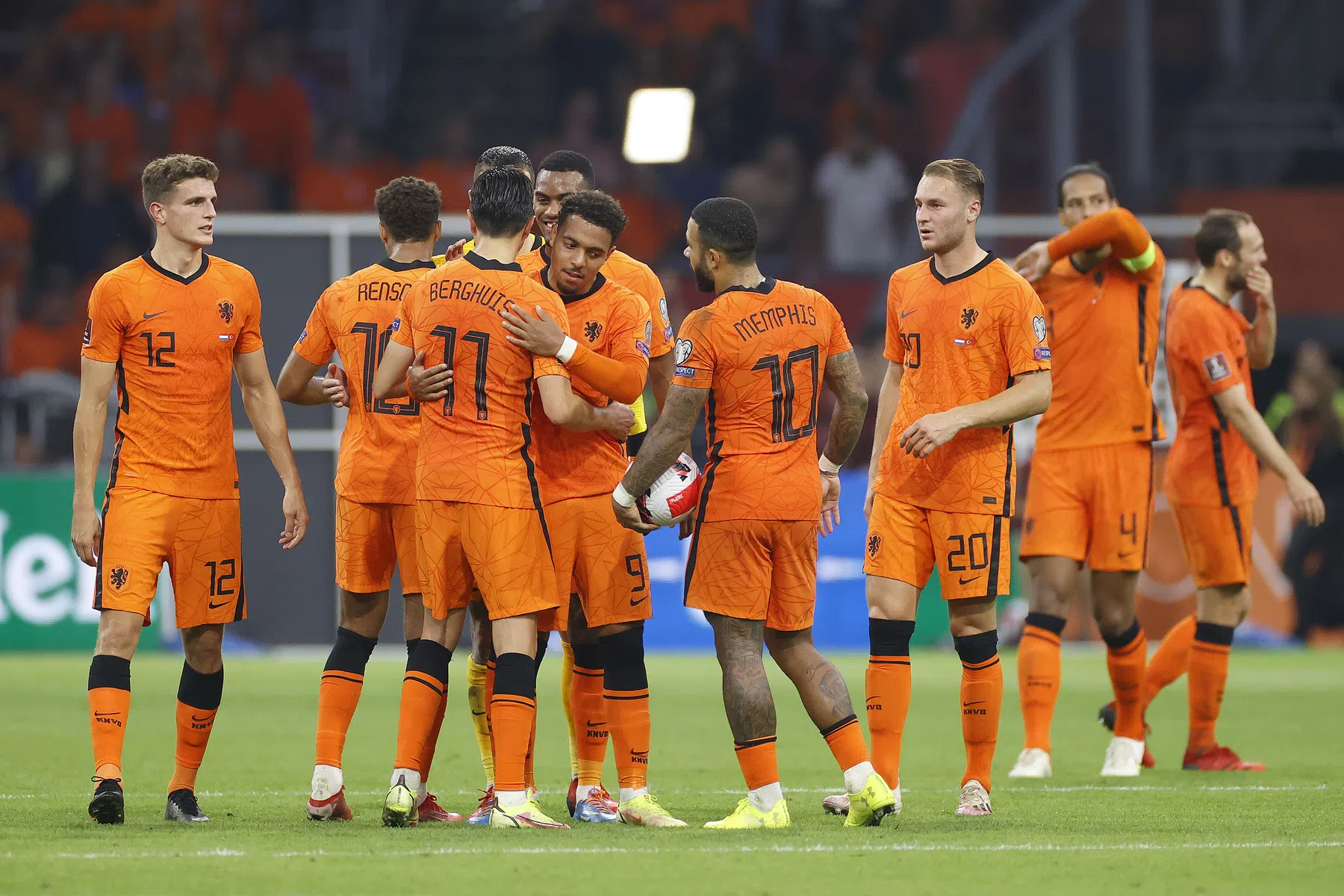 KNVB volgt voorbeeld: Oranje voorlopig niet tegen Rusland en Wit-Rusland