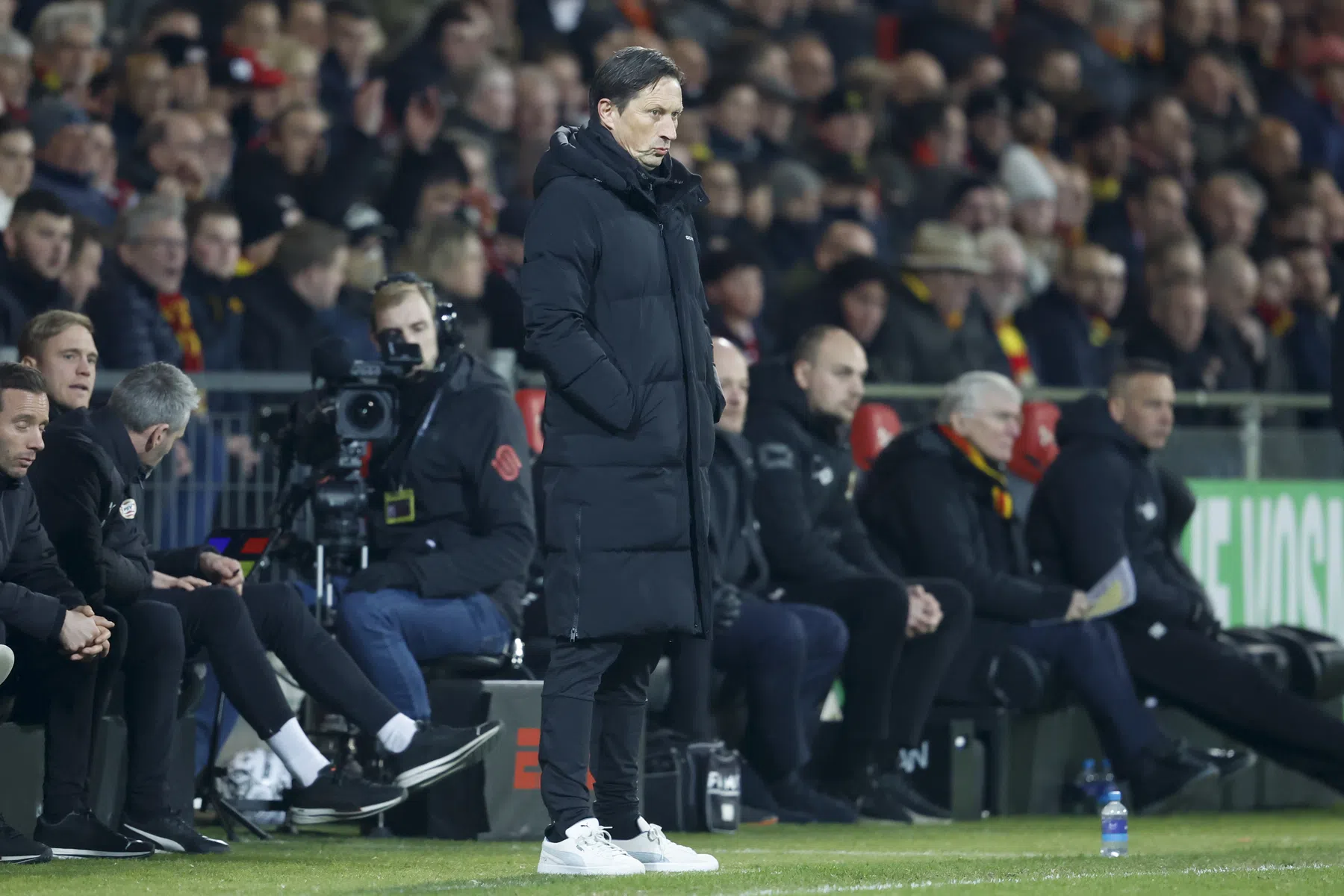 Schmidt vertelt waarom hij niet in paniek raakte na de goal van Go Ahead Eagles