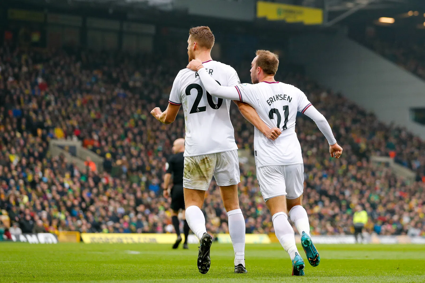 Eriksen luistert basisdebuut op met cruciale zege, Coutinho wijst Aston Villa de weg