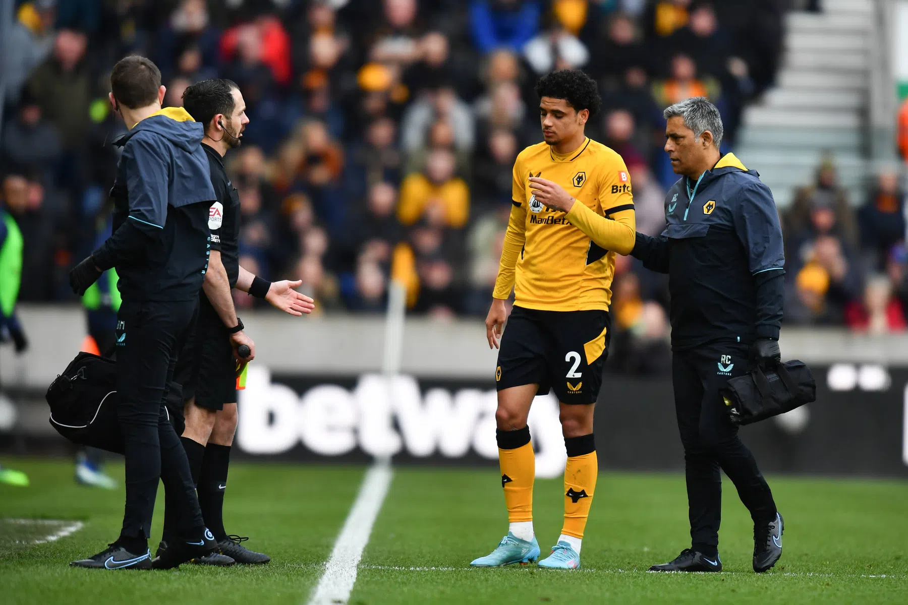 'Kid' Hoever valt geblesseerd uit en krijgt er flink van langs van manager