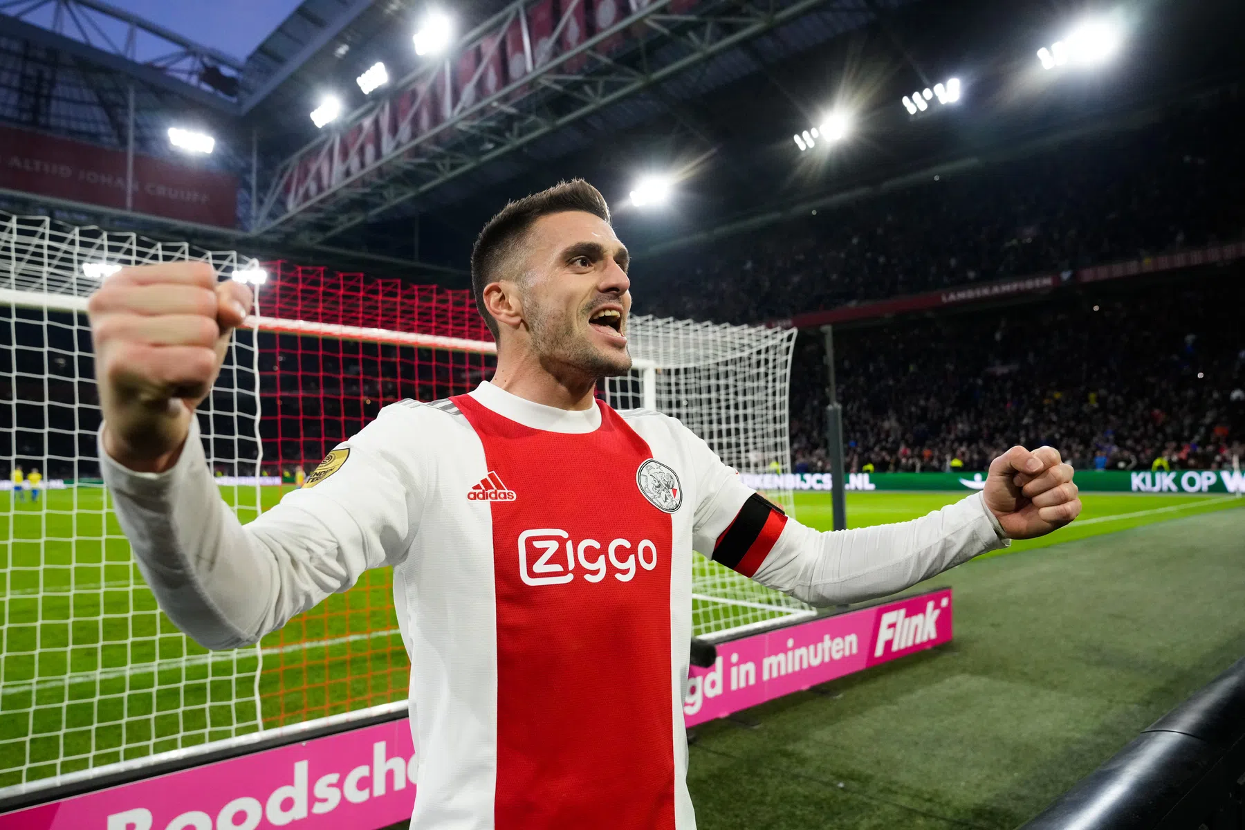 RKC laat koploper Ajax zweten: Tadic zorgt voor opluchting in Amsterdam