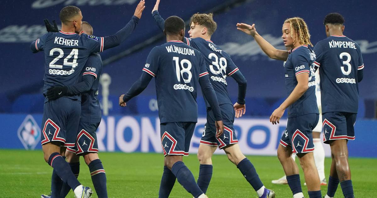 Zorgwekkende vorm Wijnaldum: 'Ik zou Xavi Simons opstellen'