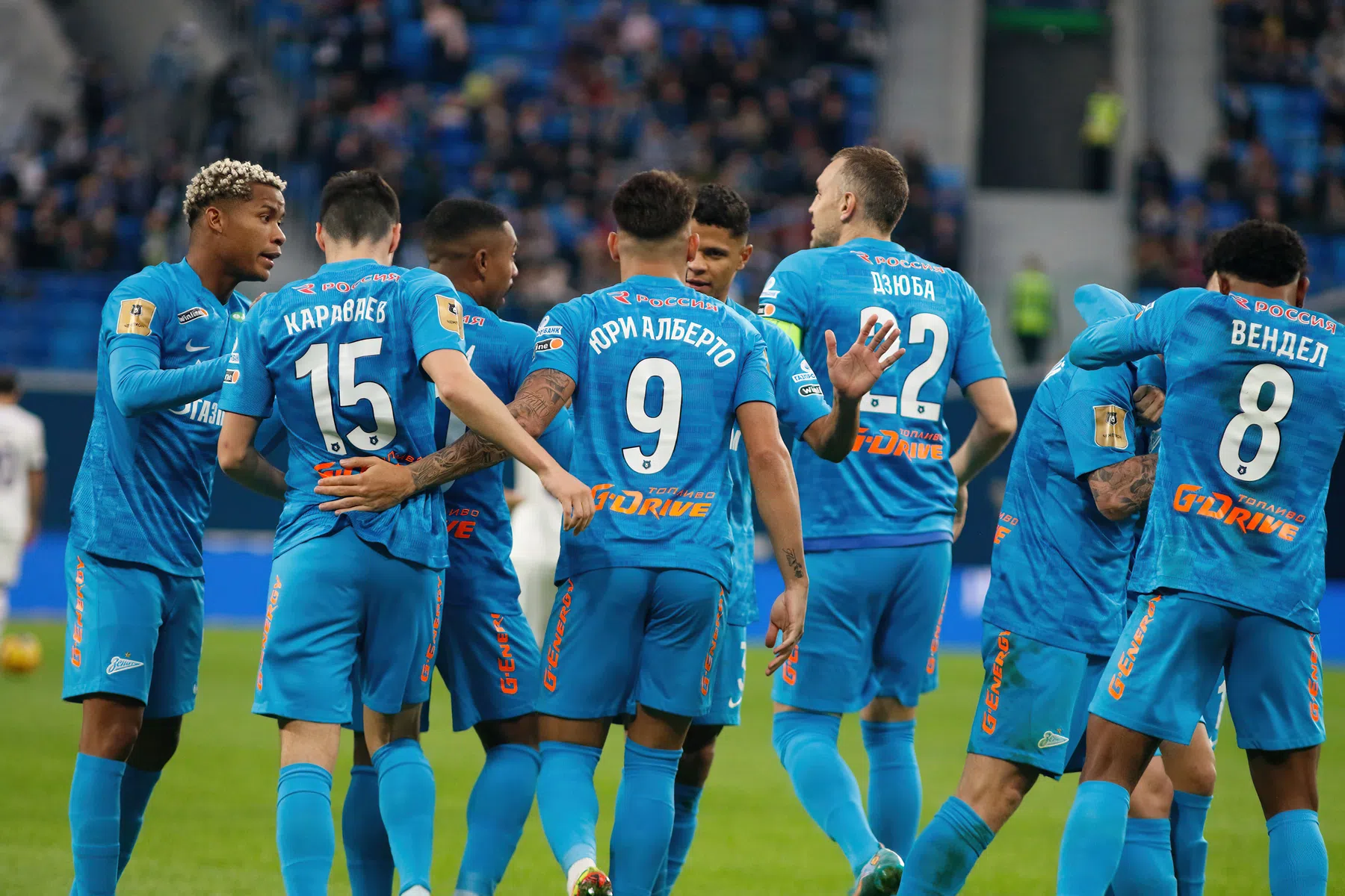 Koude oorlog in het topvoetbal: clubs en bonden worstelen met dilemma's