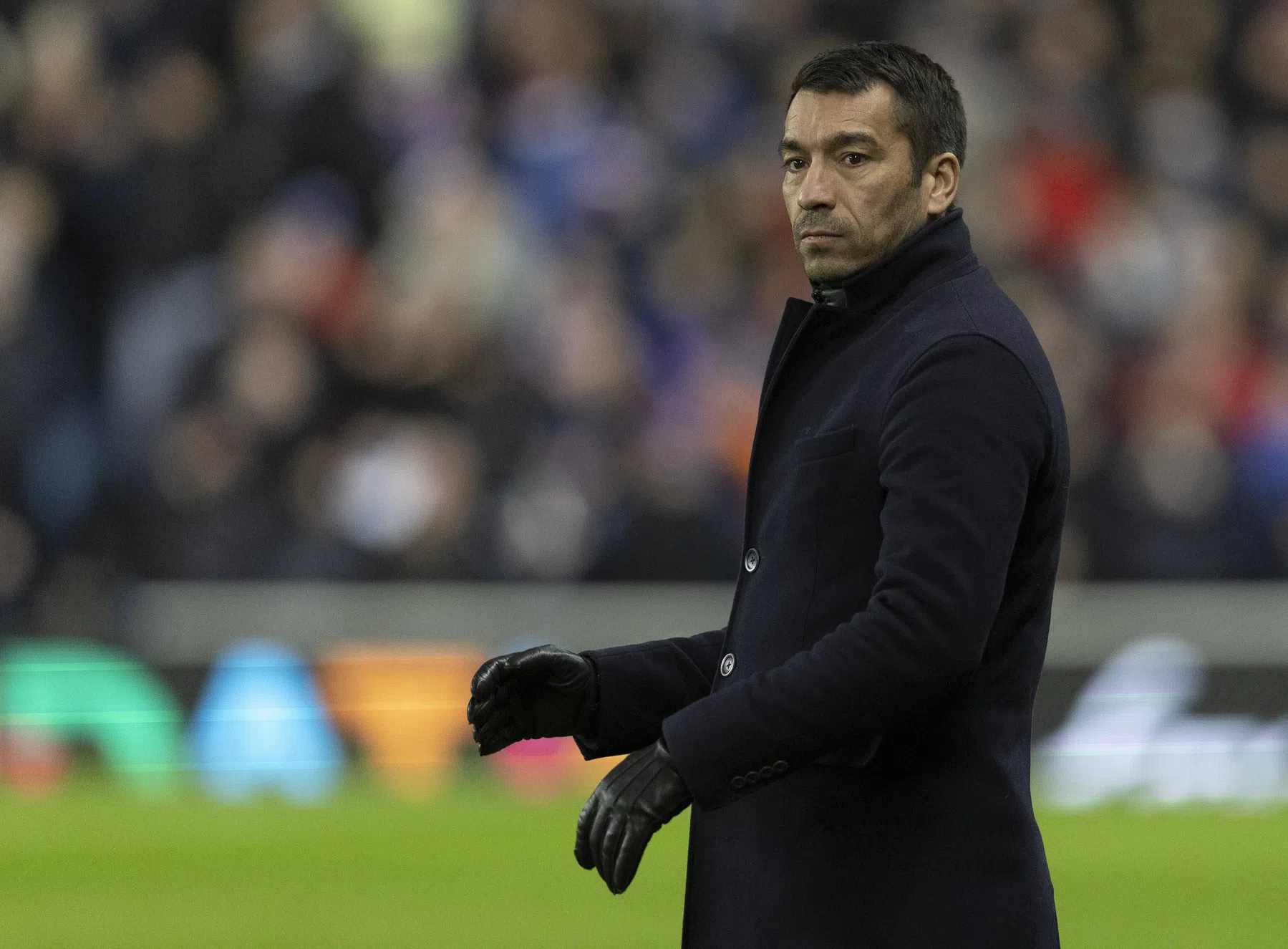 Van Bronckhorst begrijpt niets van beschuldiging: 'Hoezo zijn wij arrogant?'