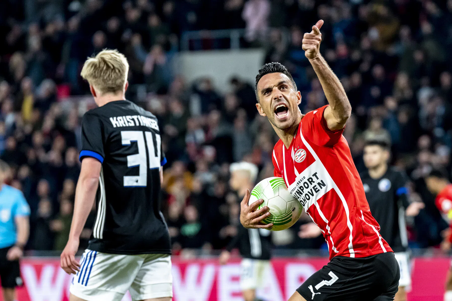PSV houdt kansen tegen Kopenhagen levend in knotsgekke thriller