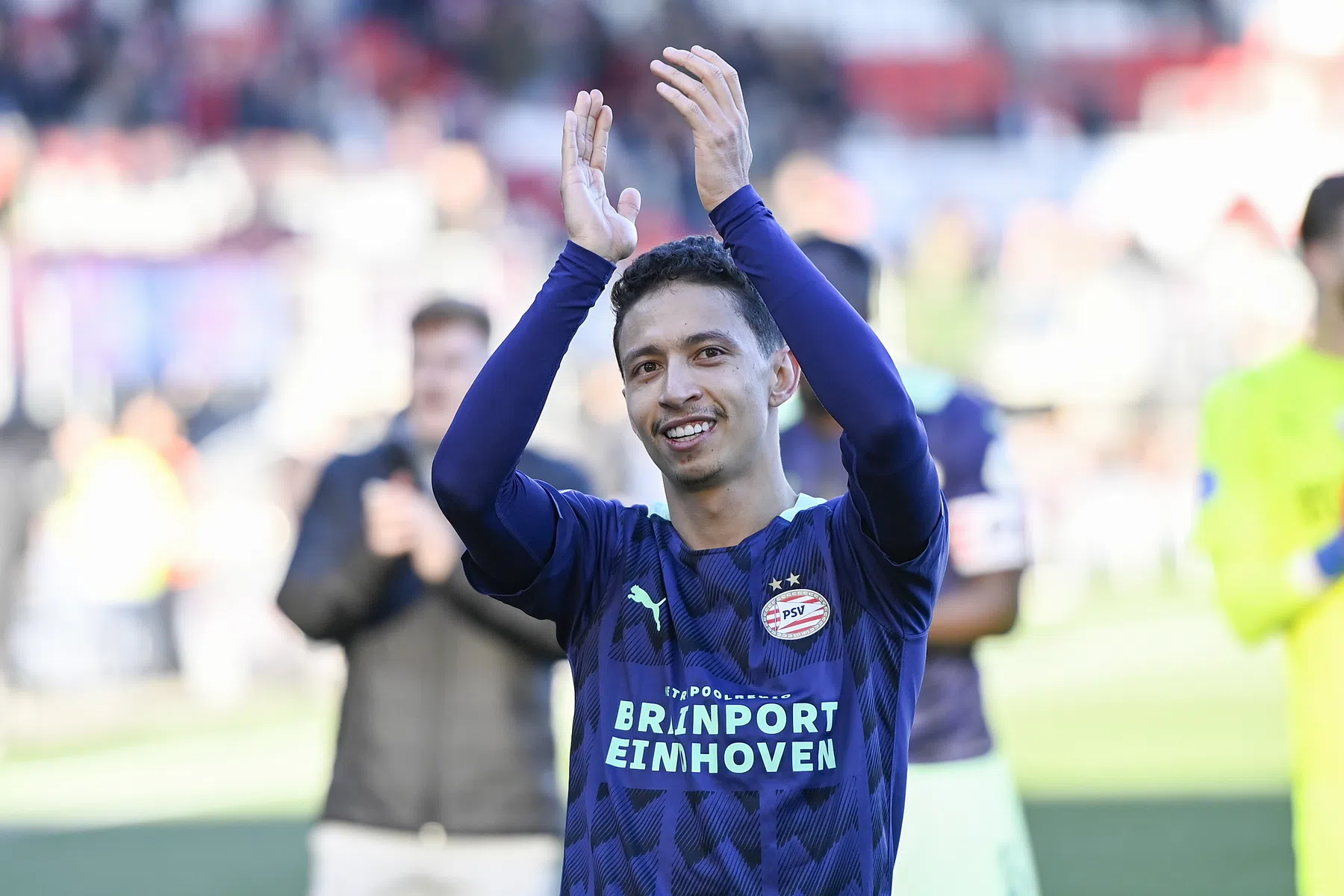 'Ook tegen Antony zakte Mauro Júnior niet door het ijs'