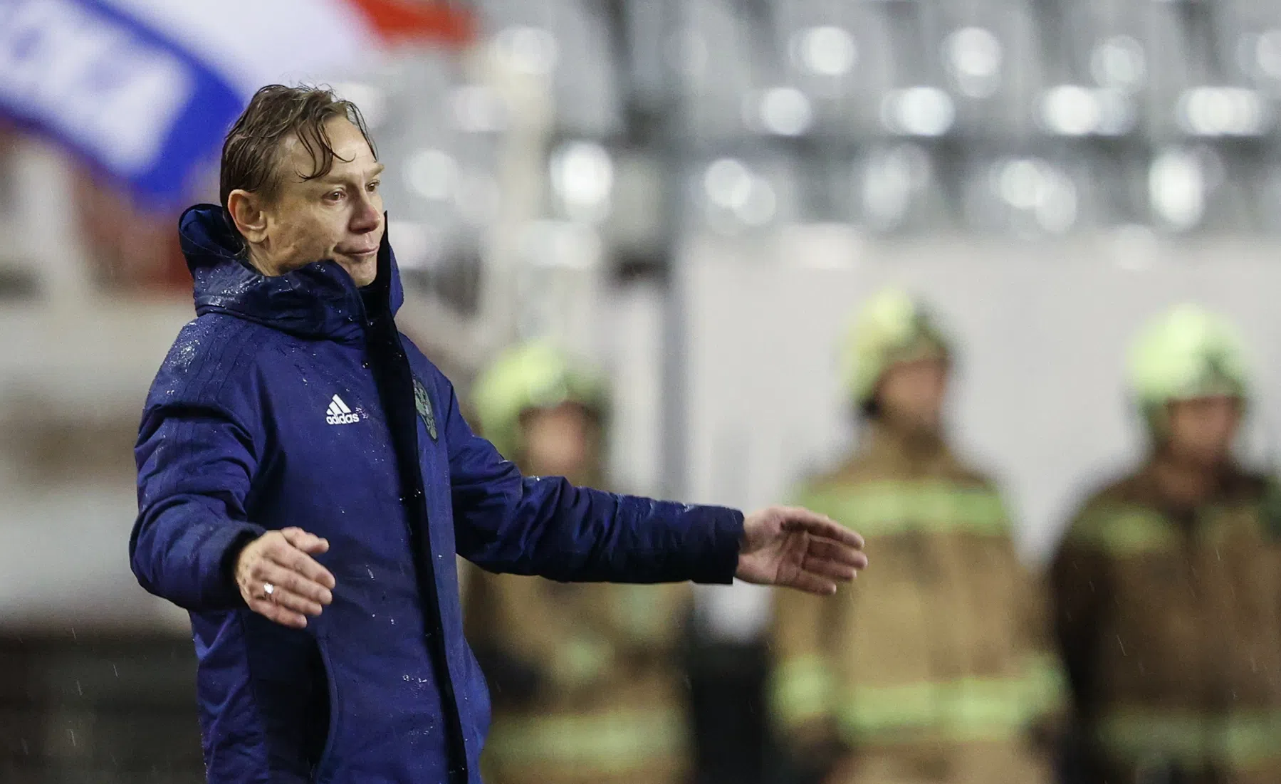 Russische bondscoach verlengt en vindt ondanks schorsing toch iets om te doen