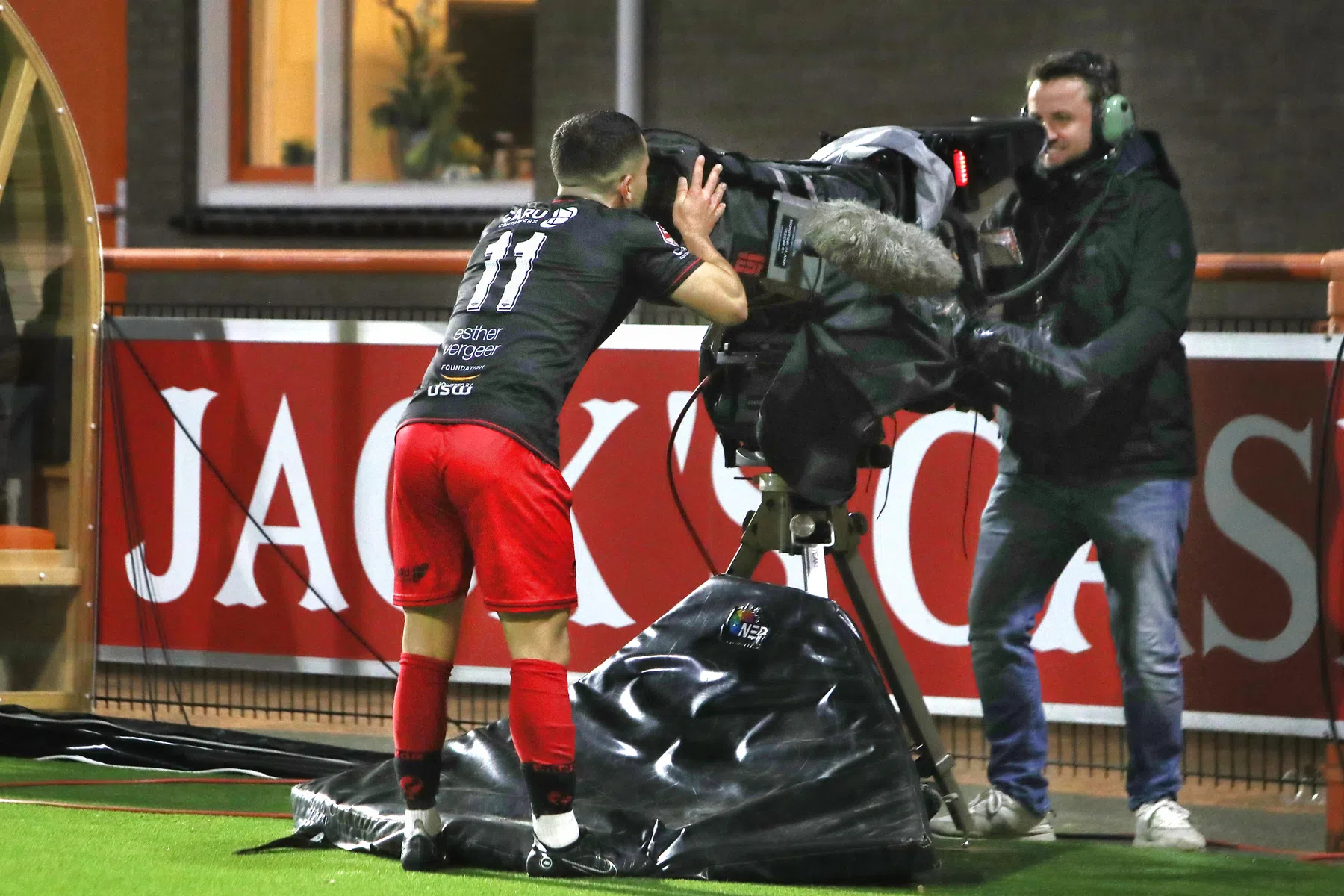 FC Volendam gelooft ogen niet en wordt weggespeeld, ook Jong Ajax ontsnapt