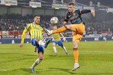 Thumbnail for article: Van Aken vecht tegen tranen tijdens interview: 'Mensen schreven me af'