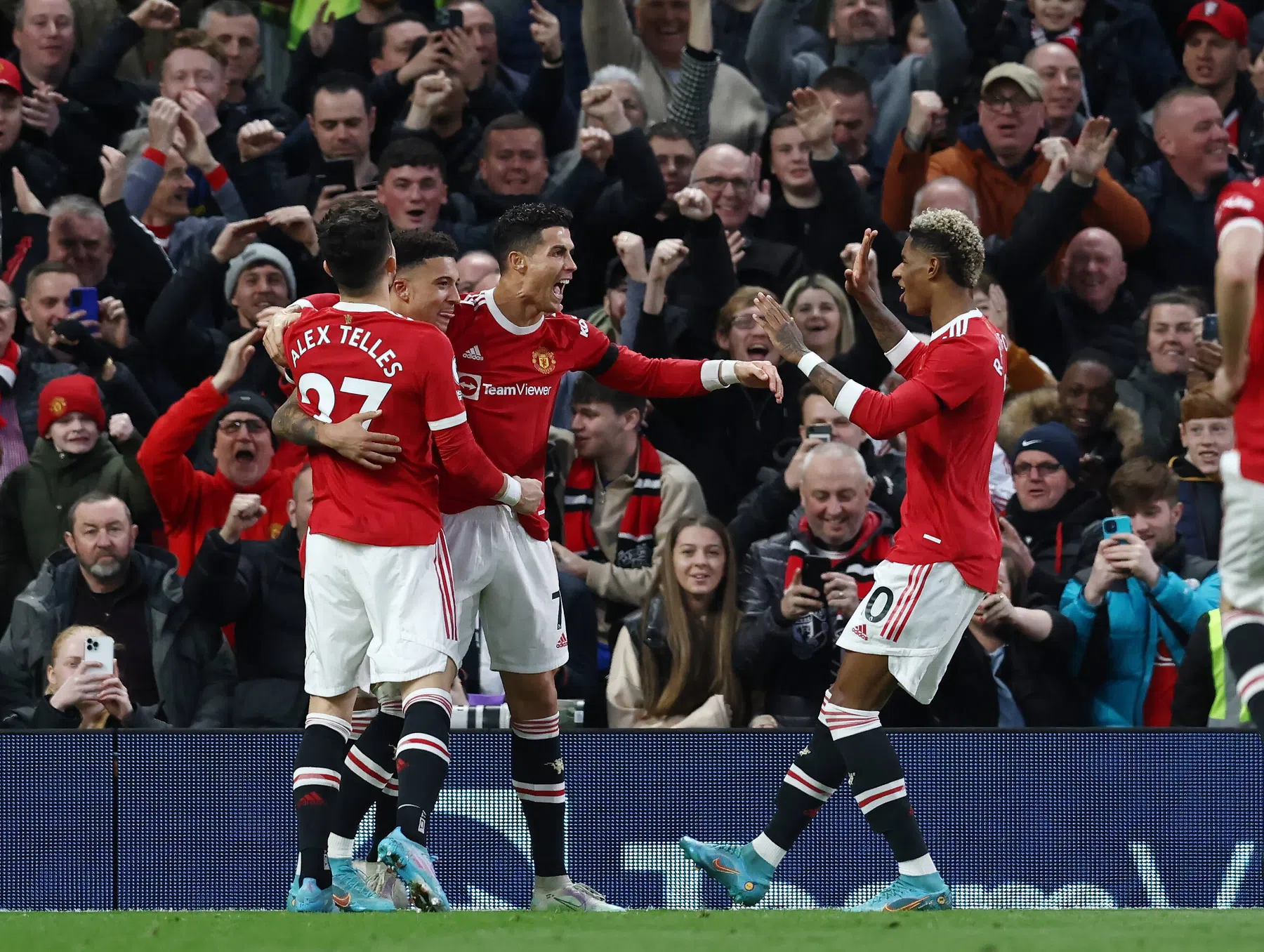 Ronaldo zet Old Trafford in vuur en vlam met hattrick tegen Spurs