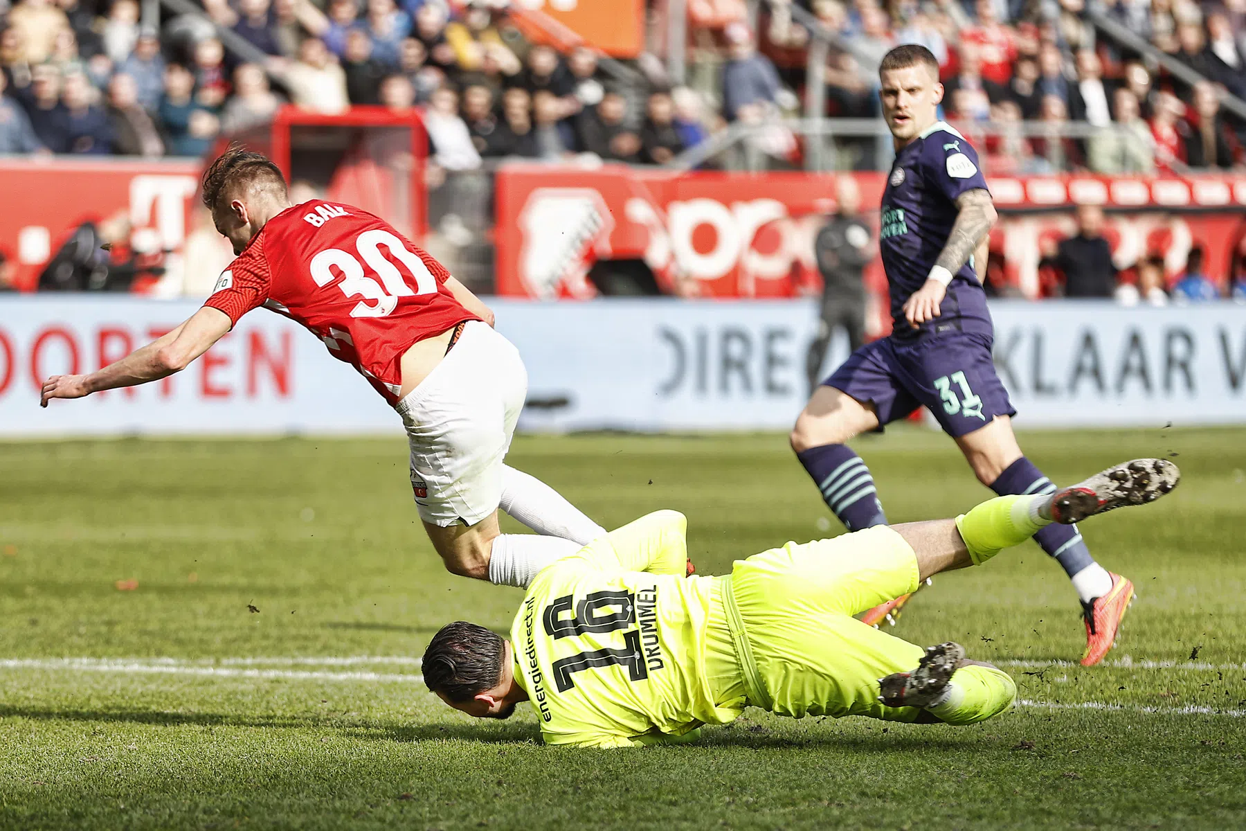 PSV dankt Drommel en Zahavi voor belangrijke zege op verzwakt FC Utrecht