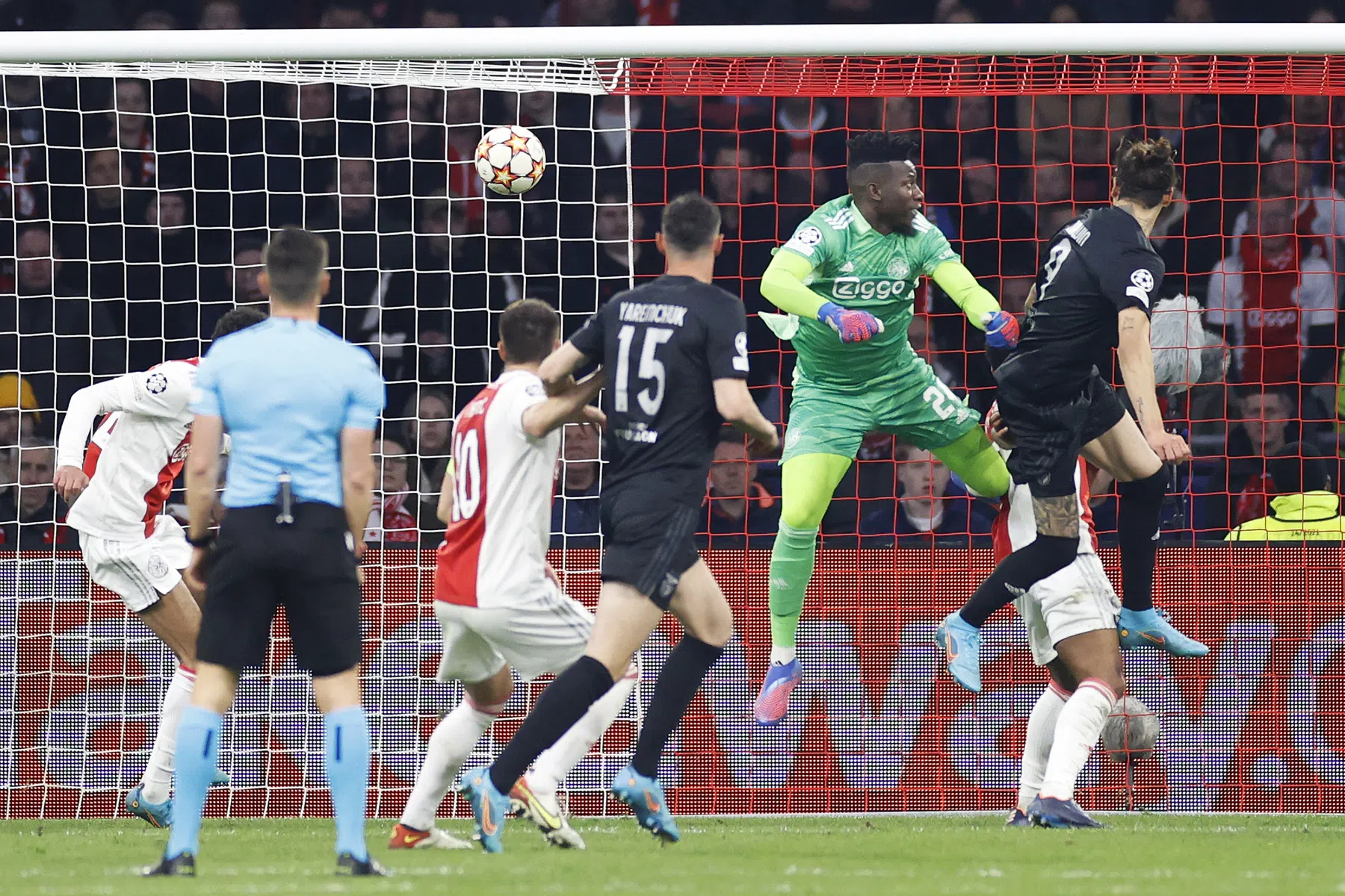 Mistasten Onana blijkt fataal: Benfica kegelt Ajax uit Champions League