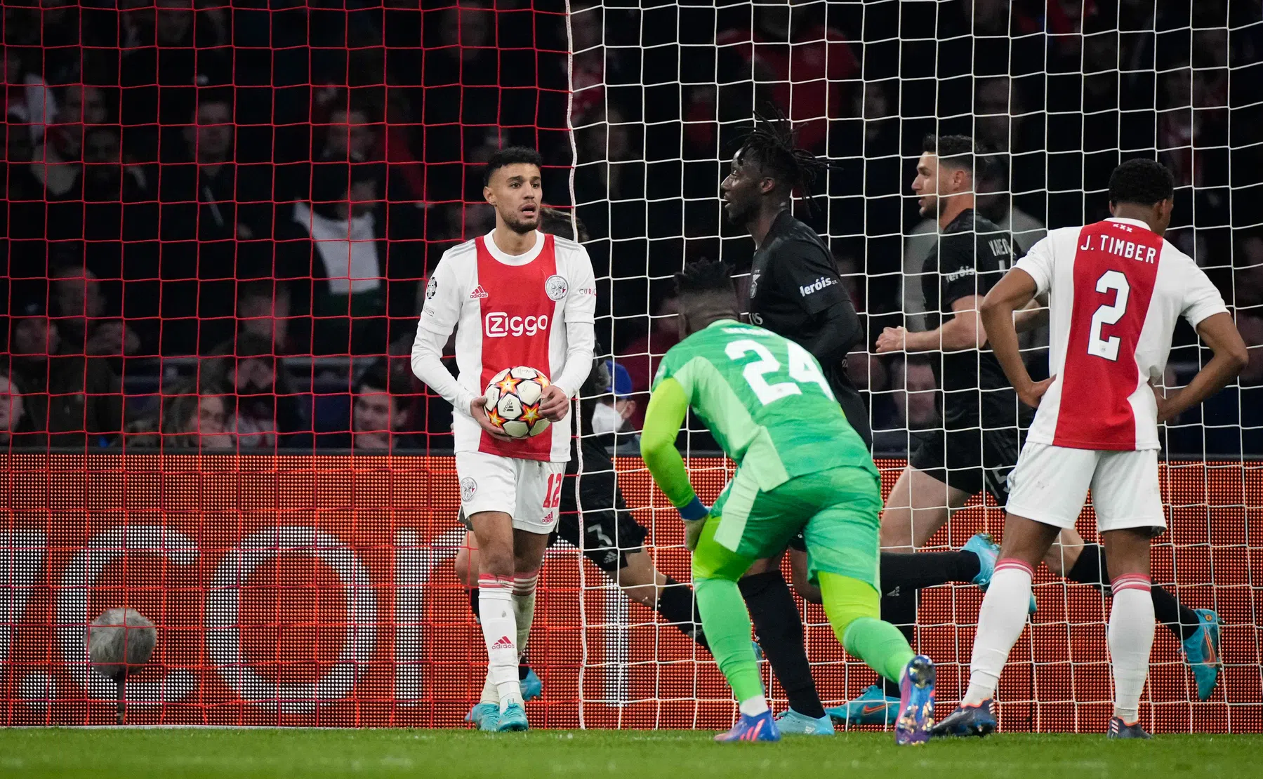 'Op een gegeven moment zat er geen idee meer achter bij Ajax, dat vind ik kwalijk'