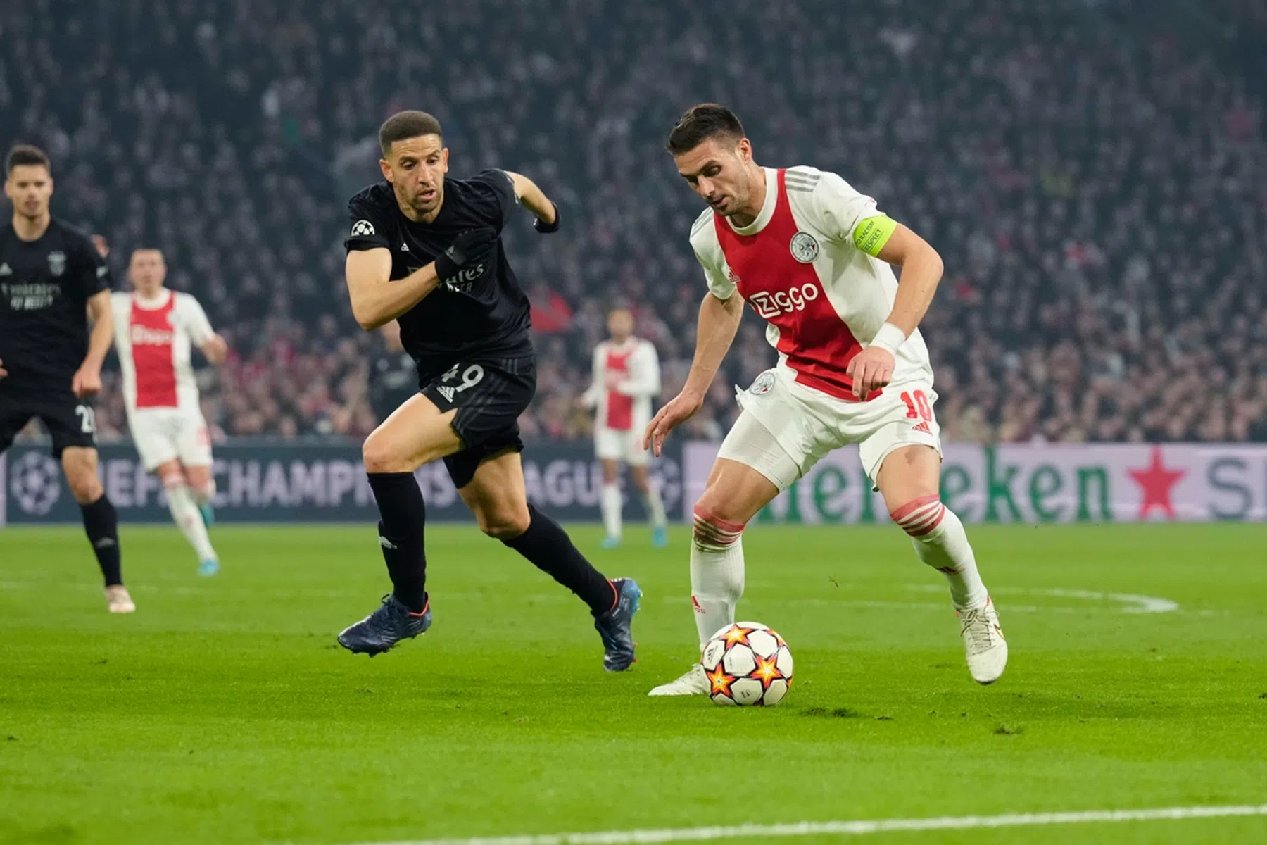 Schieten met hagel: hoe Ajax nooit écht gevaarlijk werd tegen Benfica