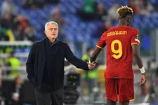 Thumbnail for article: Geïrriteerde Mourinho looft Vitesse en pikt Bazoer eruit