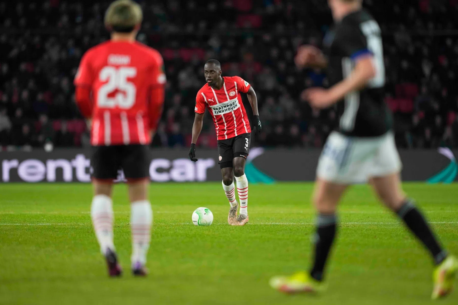 Teze wil nieuwe historie schrijven met PSV: 'De beste verdediging is de aanval'