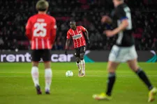 Thumbnail for article: Teze wil nieuwe historie schrijven met PSV: 'De beste verdediging is de aanval'
