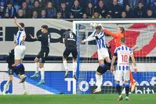 Thumbnail for article: Uitgerekend emotionele Van Aken loopt bijzondere blessure op