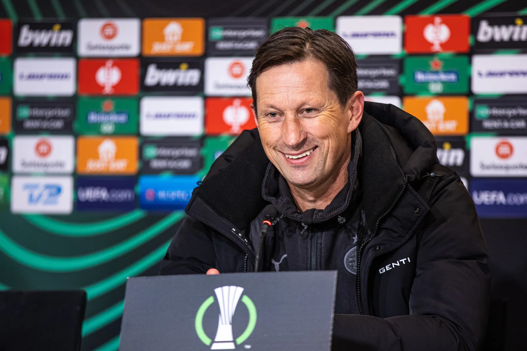 Schmidt over Leicester, international Teze en geblesseerde Gakpo