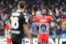 Thumbnail for article: Osimhen houdt Maradona-droom in dertiende shirt van het seizoen (!) in leven