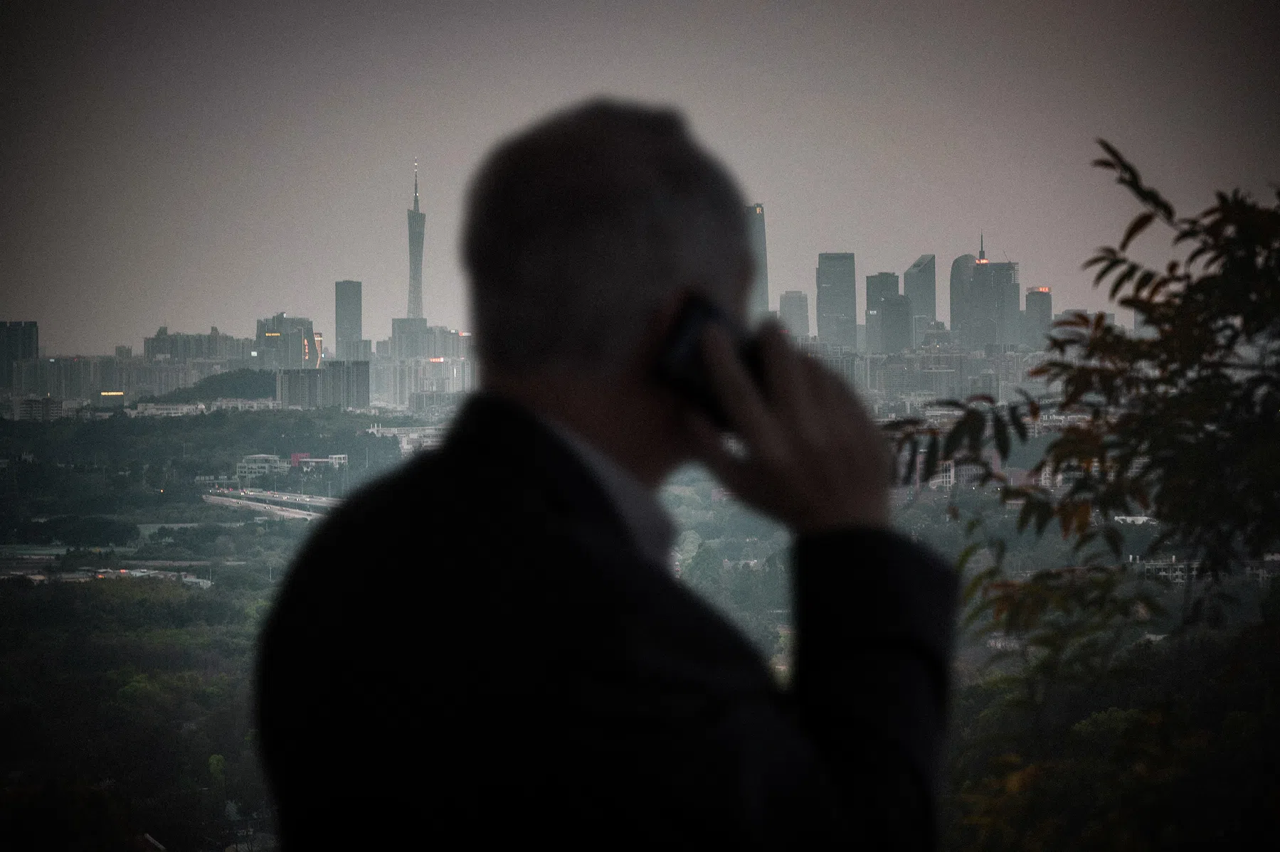 De knotsgekke avonturen van een Nederlandse zaakwaarnemer in Azië