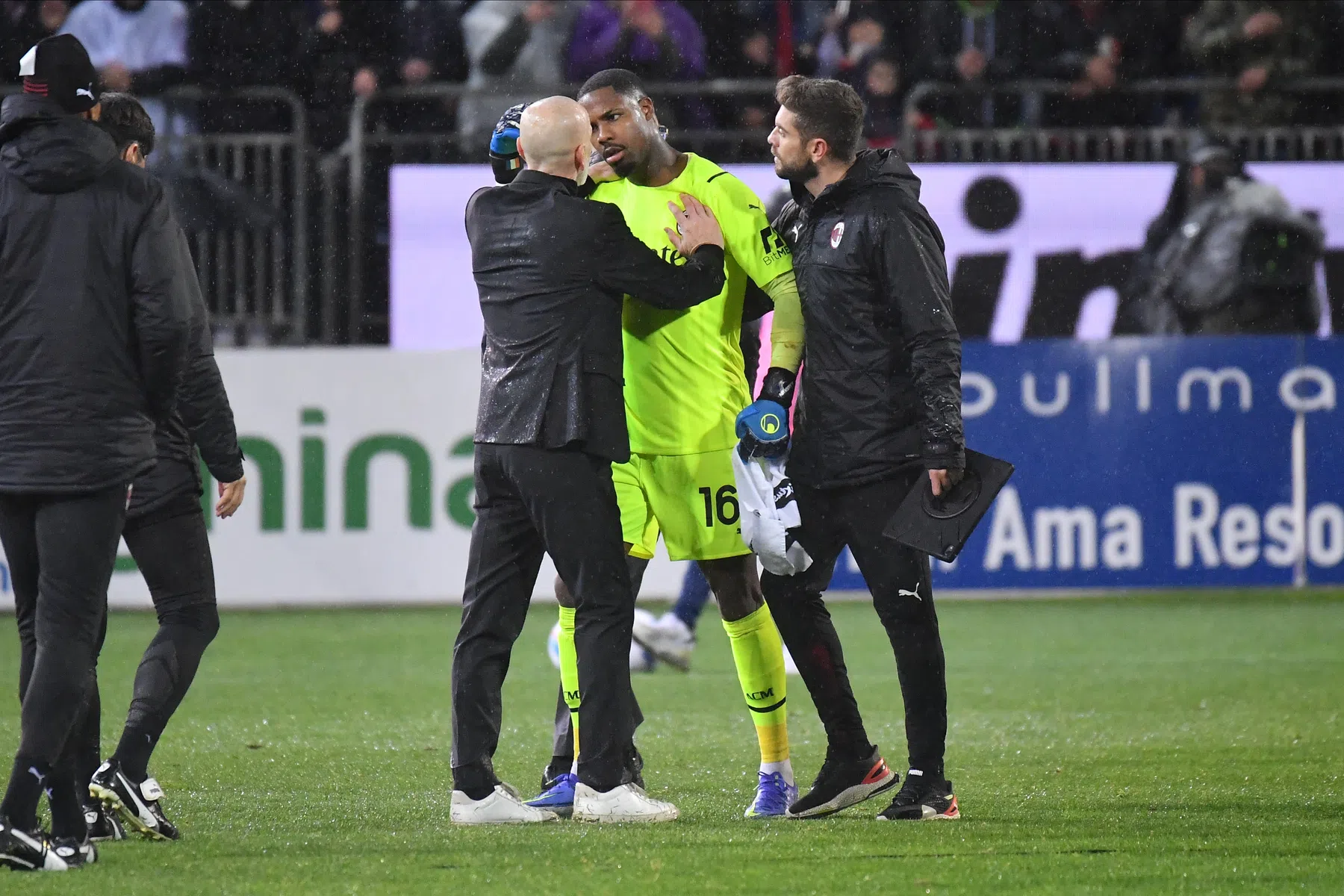 Milan-goalie Maignan staat krachtig op tegen racisme