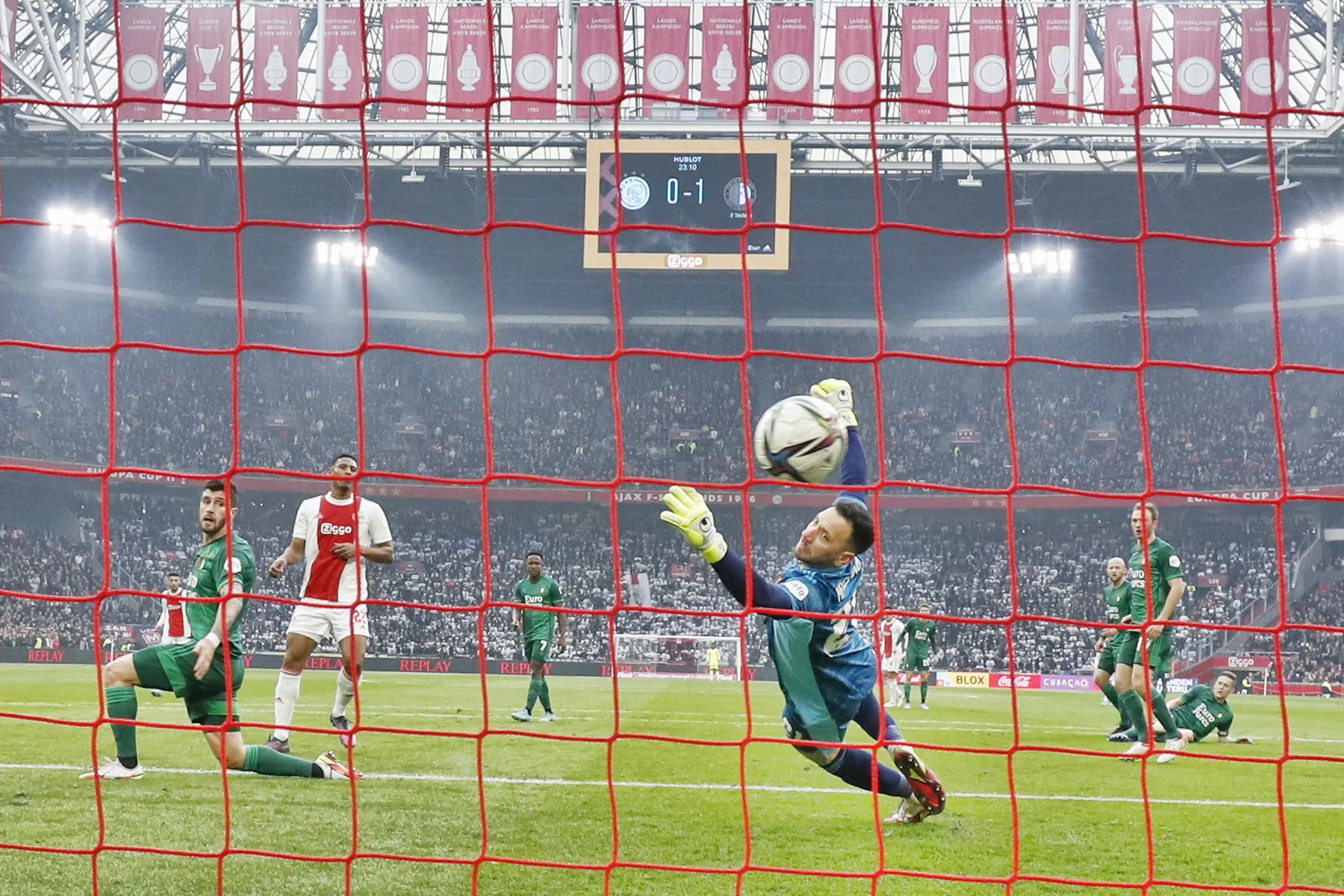 Slot ziet 'indirecte consequentie' van bezuinigingen bij Feyenoord