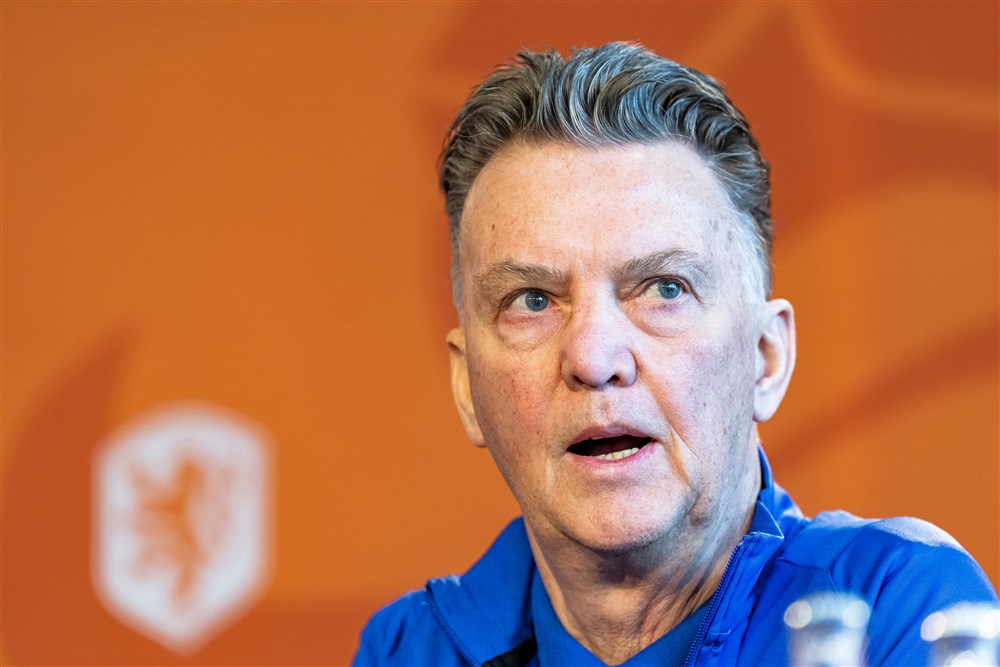 Van Gaal verklaart grote groep en zijn plannen voor een systeemwissel