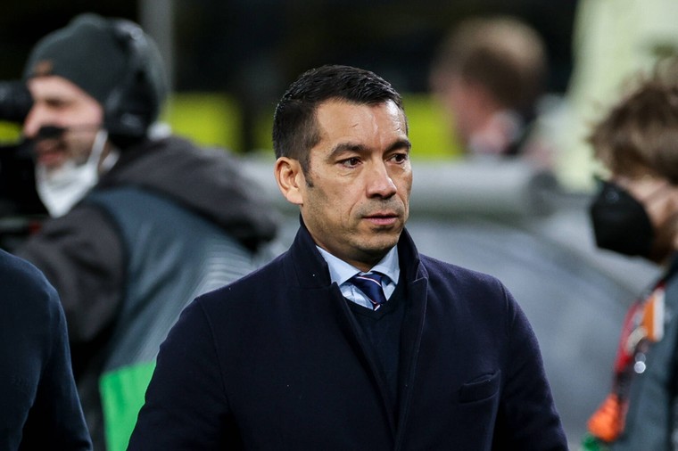 Van Bronckhorst ziet tennisballen en wc-rollen vliegen