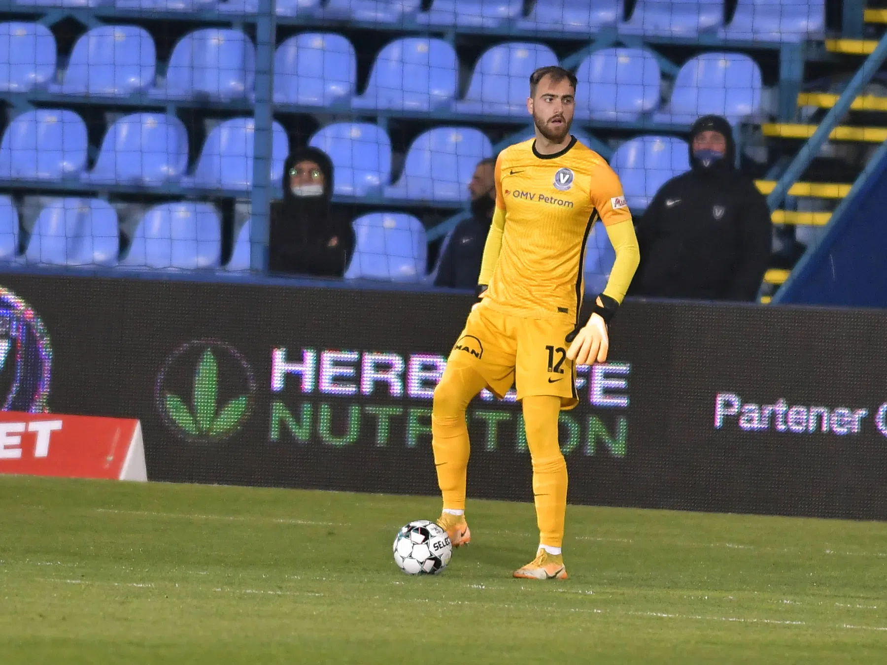 Feyenoord-fans krijgen eerste kennismaking met nieuwe doelman Cojocaru