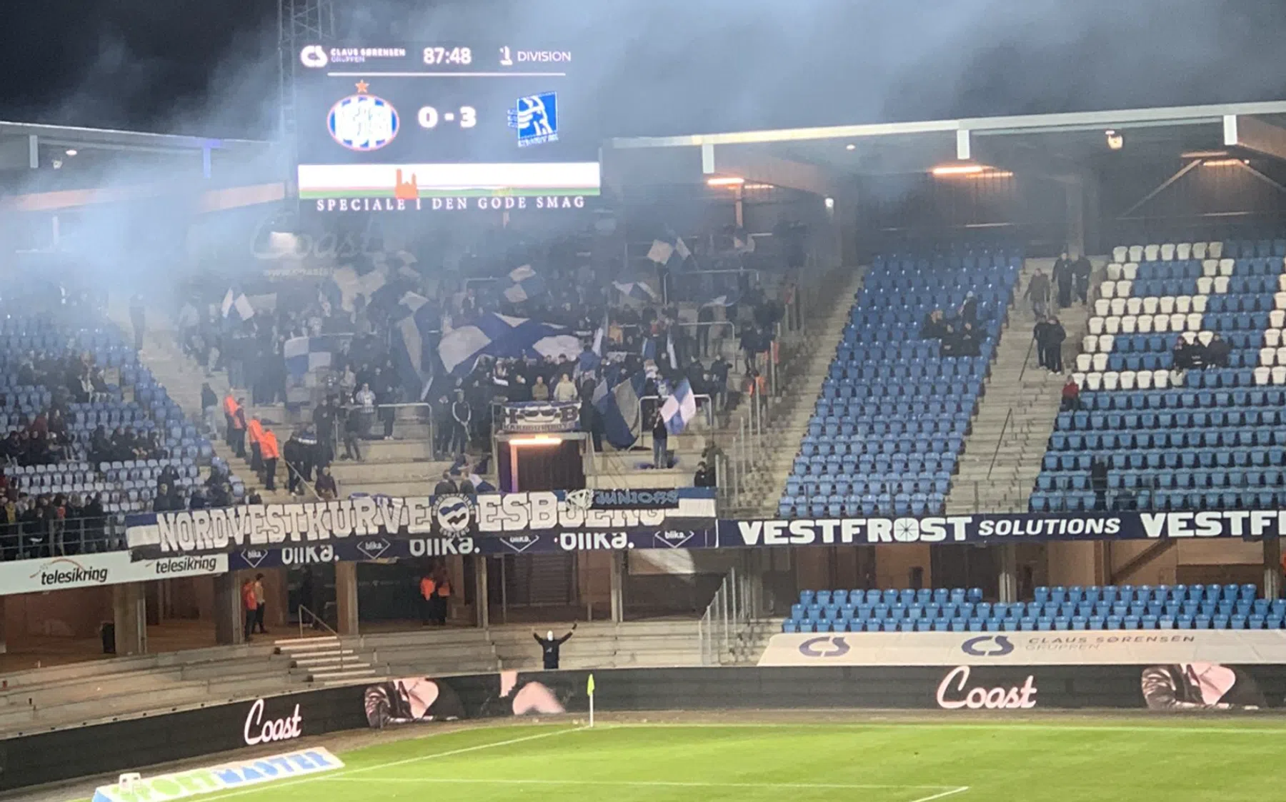 Van der Vaart voorlopig zonder harde kern: Esbjerg grijpt in na 'schandaalscènes'