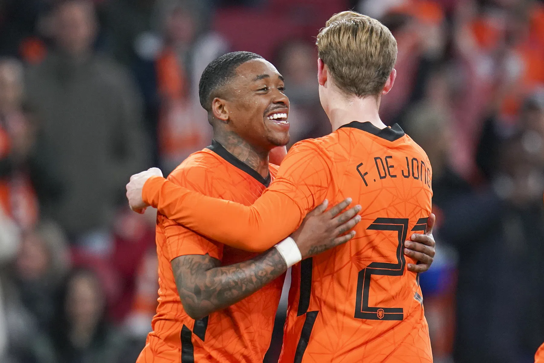 Flekken moet gauw vissen na knappe kopgoal Bergwijn