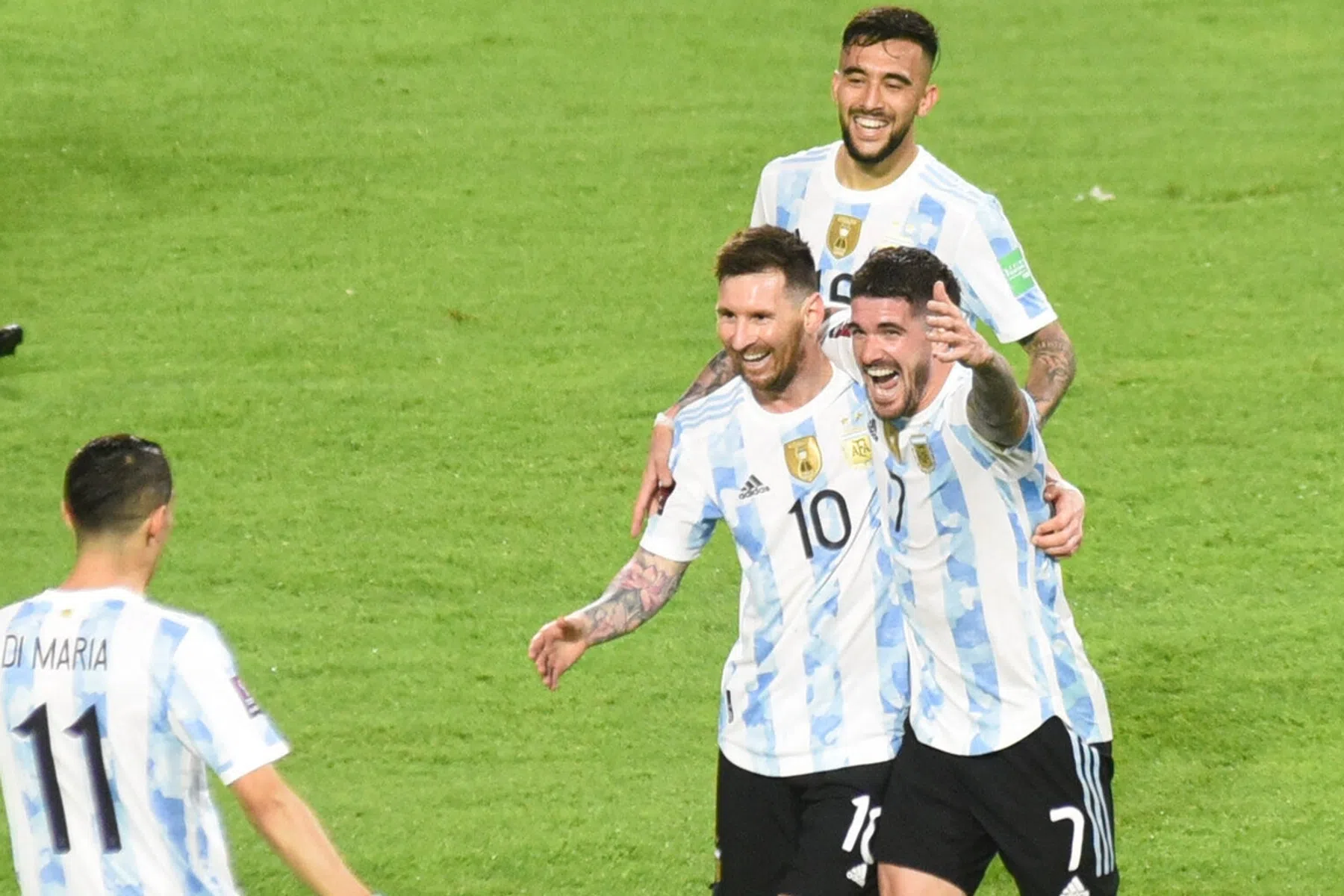 Stralende Messi heeft bij Argentinië wél reden tot lachen en gaat in op toekomst
