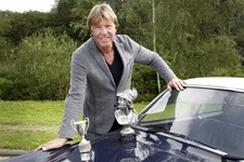 Thumbnail for article: Hoe de jarige Aad de Mos uitgroeide tot een cultheld op Twitter