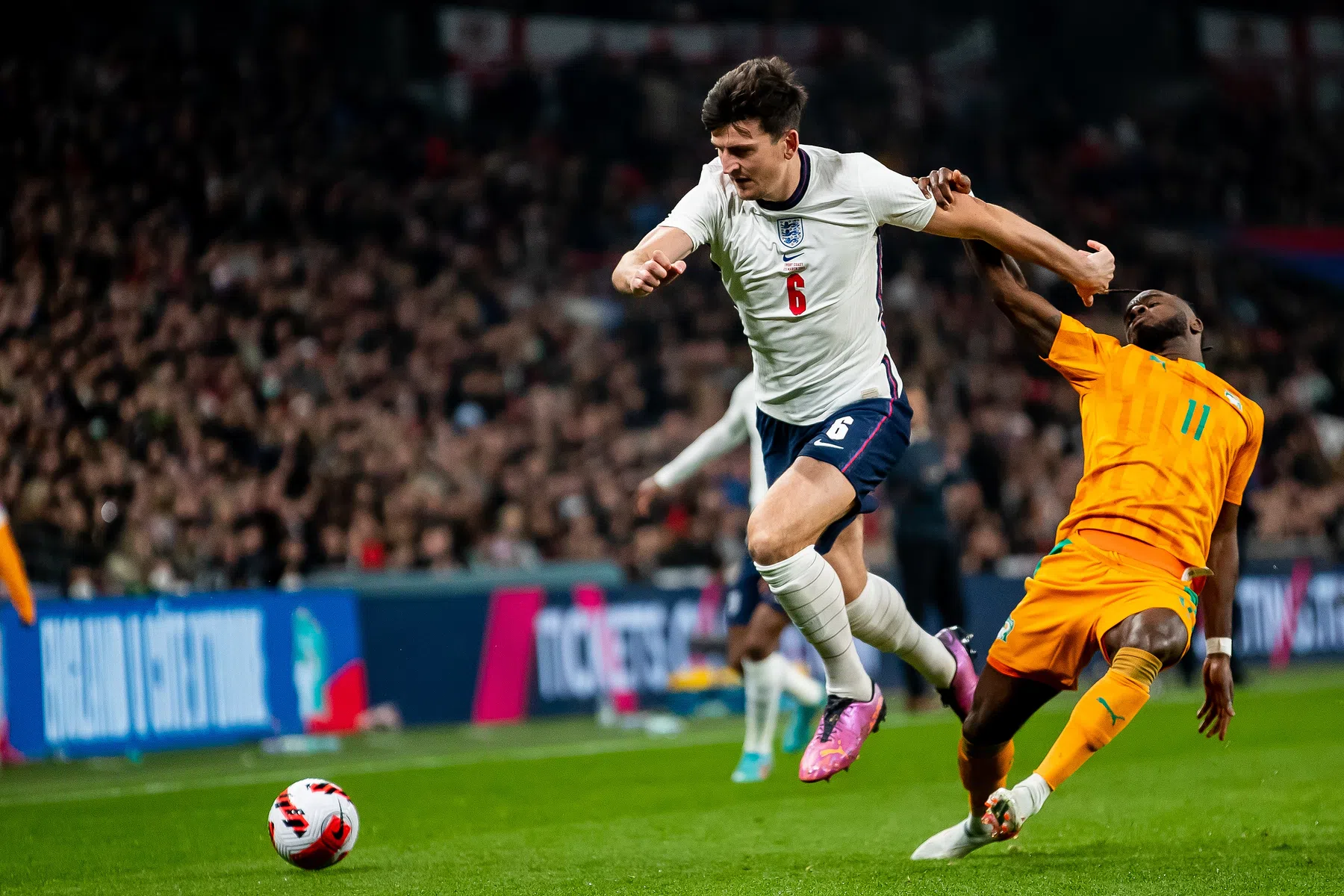 Kritiek op Southgate na beschermen uitgejoelde Maguire
