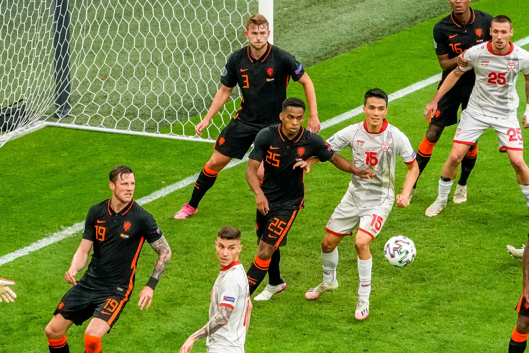 Waarom Van Gaal moet kiezen voor Timber in plaats van De Ligt