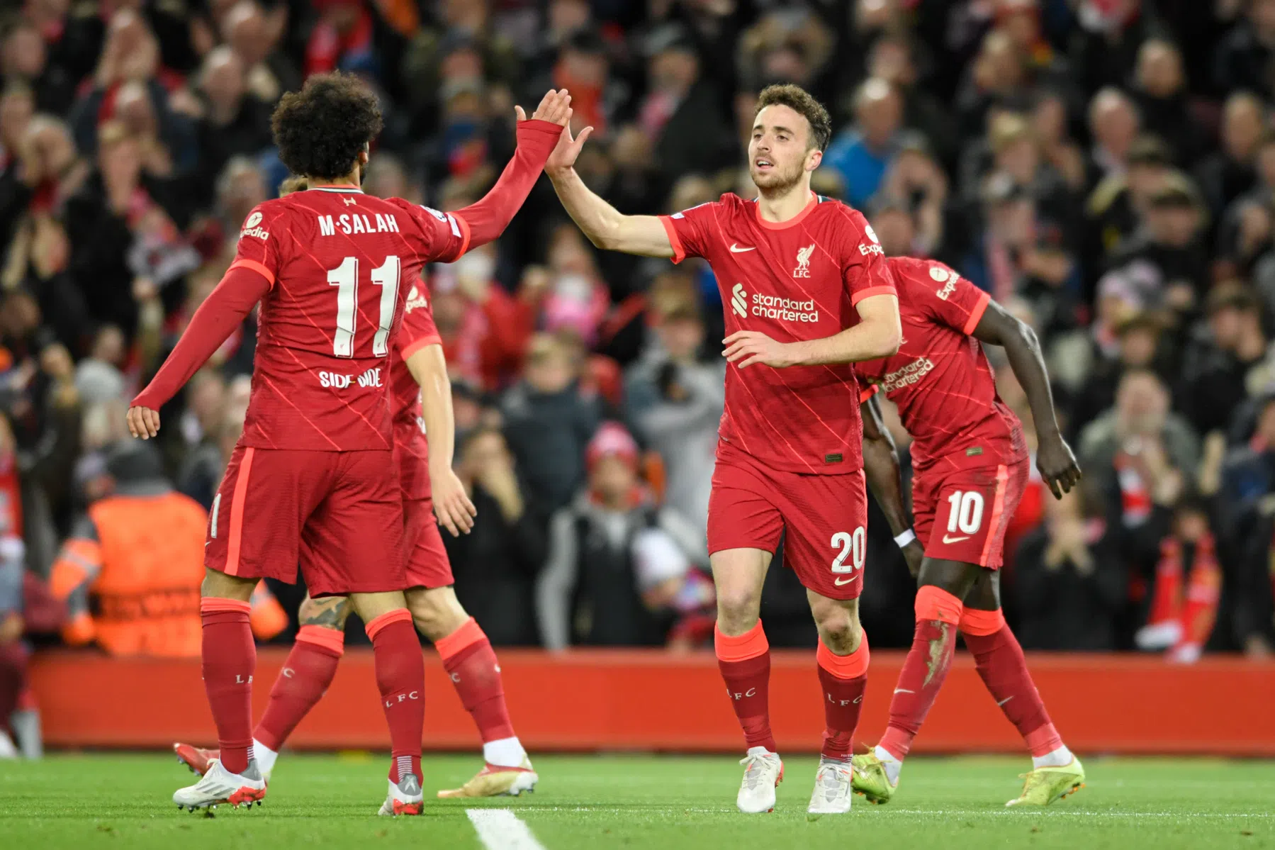 Bloedstollende titelrace in Premier League: Liverpool wint en passeert City