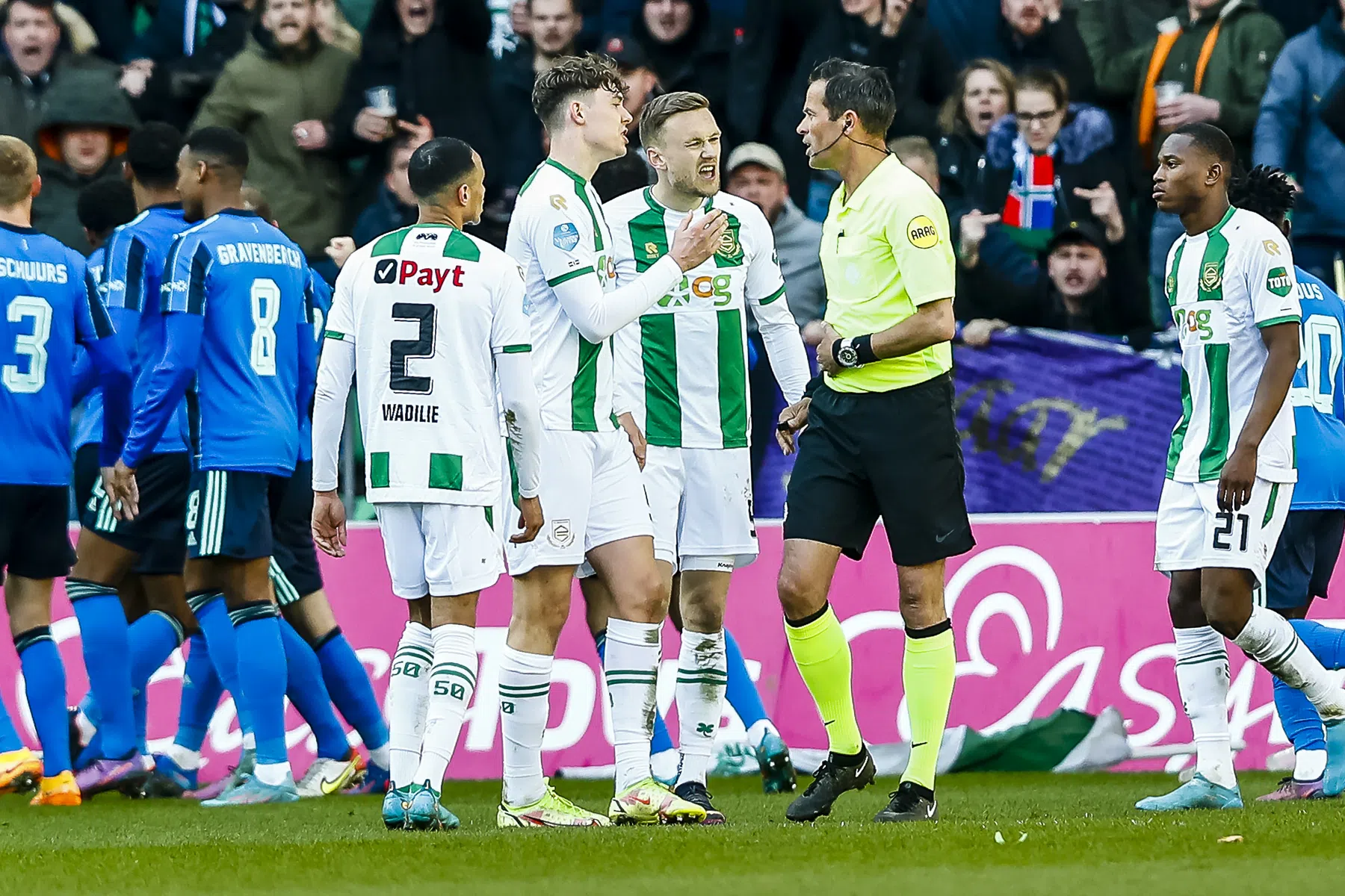 Nijhuis duidelijk over penalty Ajax: 'Hiervoor is de VAR bedoeld'