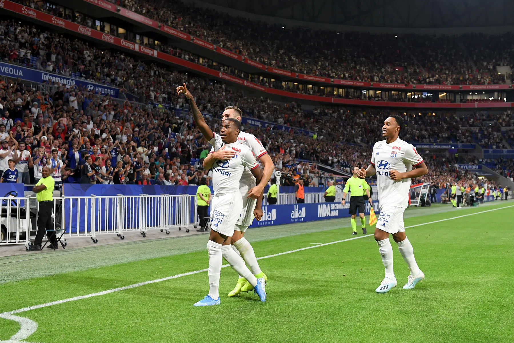 Debutant verschaft Bosz lucht: Lyon komt met de schrik vrij tegen Angers