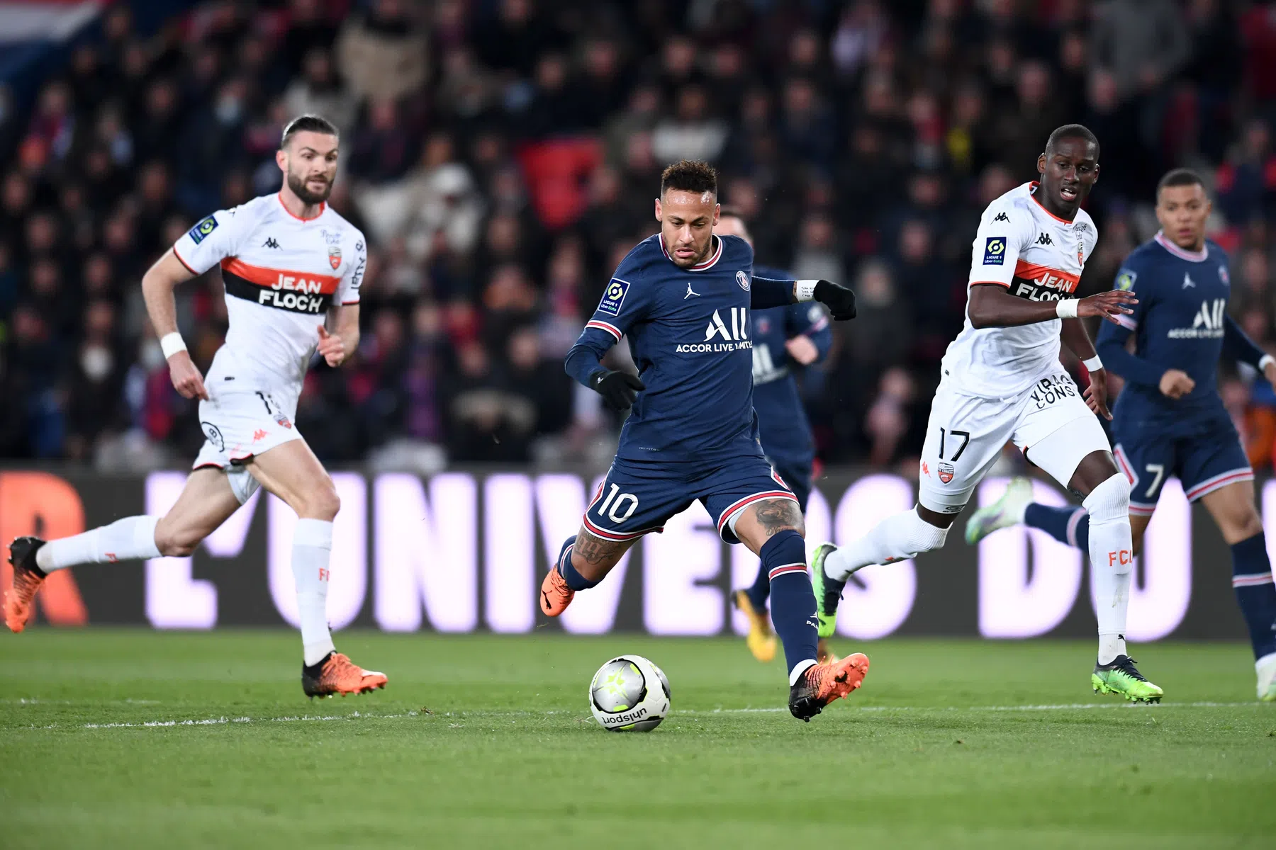 Bewogen PSG-avond: van stilteprotest naar Ramos-rumoer en Mbappé-show