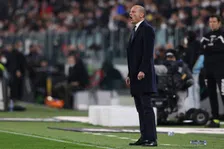 Thumbnail for article: Zien: woedende Allegri gooit uit frustratie zijn jasje weg