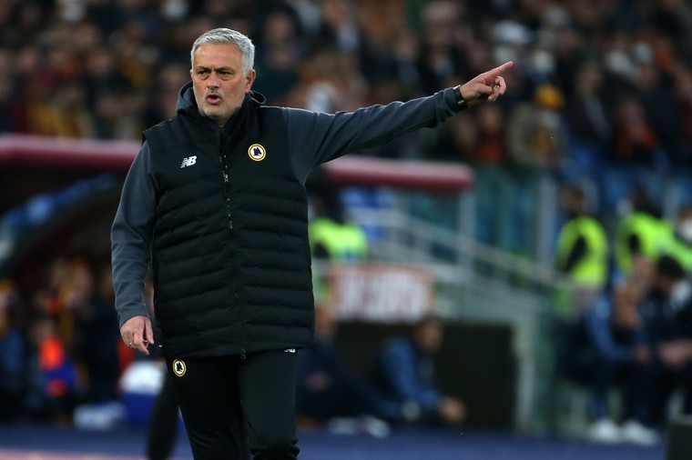 Mourinho hekelt Italiaanse pers: 'Het is zo moeilijk werken in Rome'